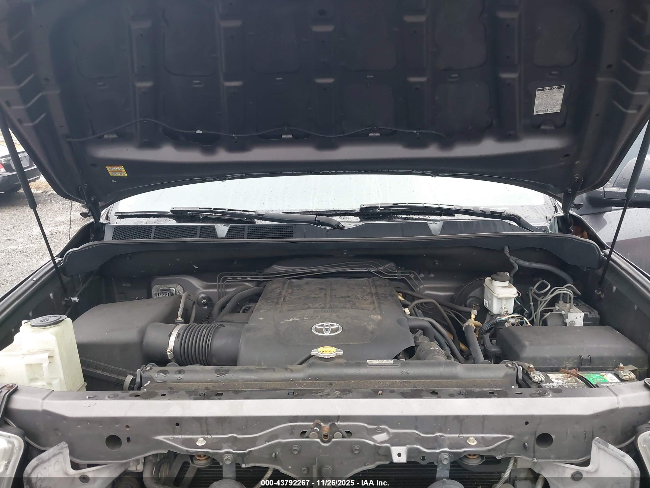 TOYOTA TUNDRA image 10