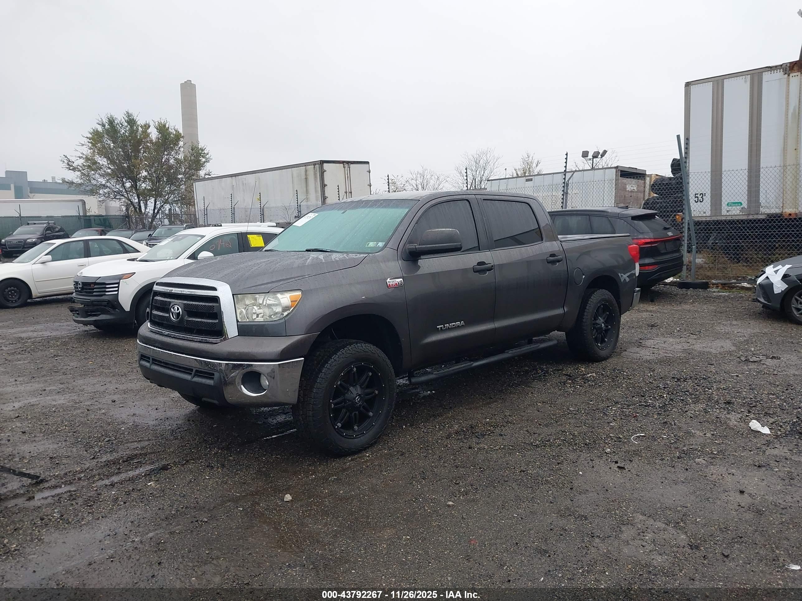 TOYOTA TUNDRA image 2