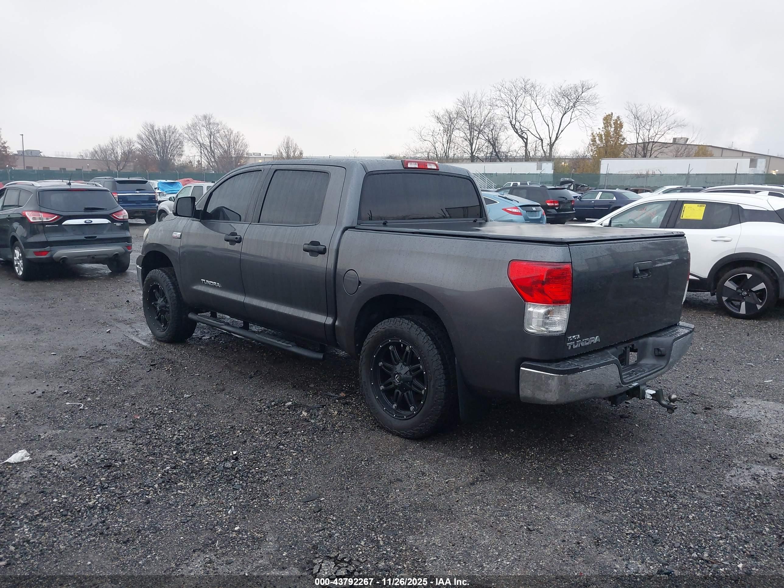 TOYOTA TUNDRA image 3