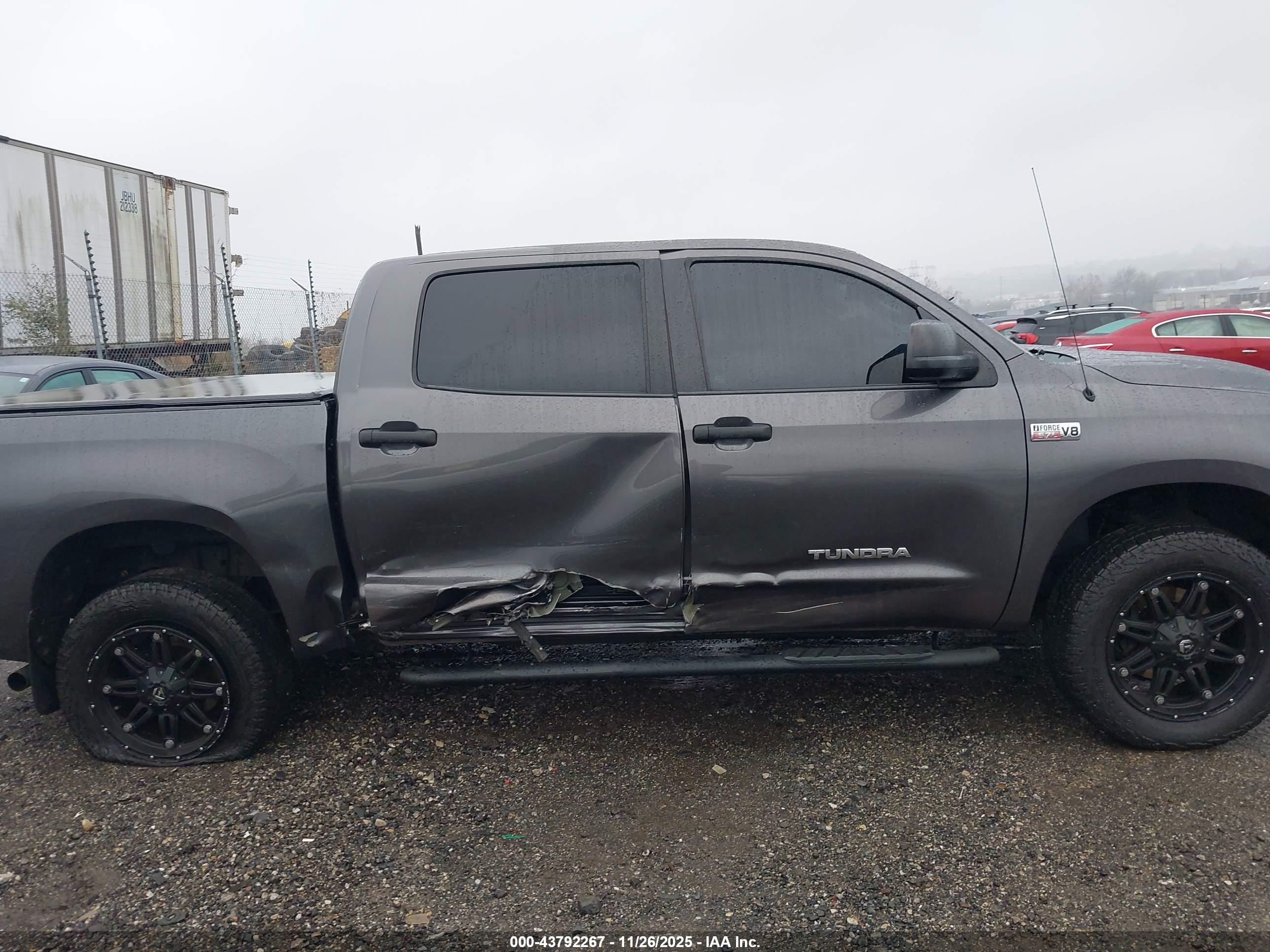 TOYOTA TUNDRA image 6