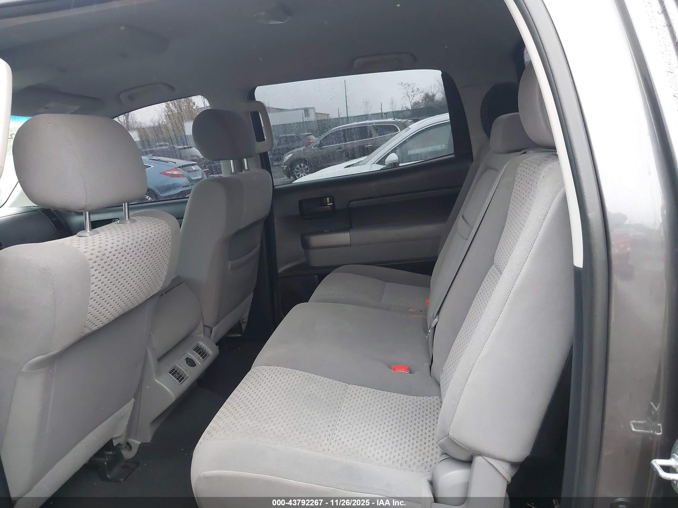 TOYOTA TUNDRA image 8