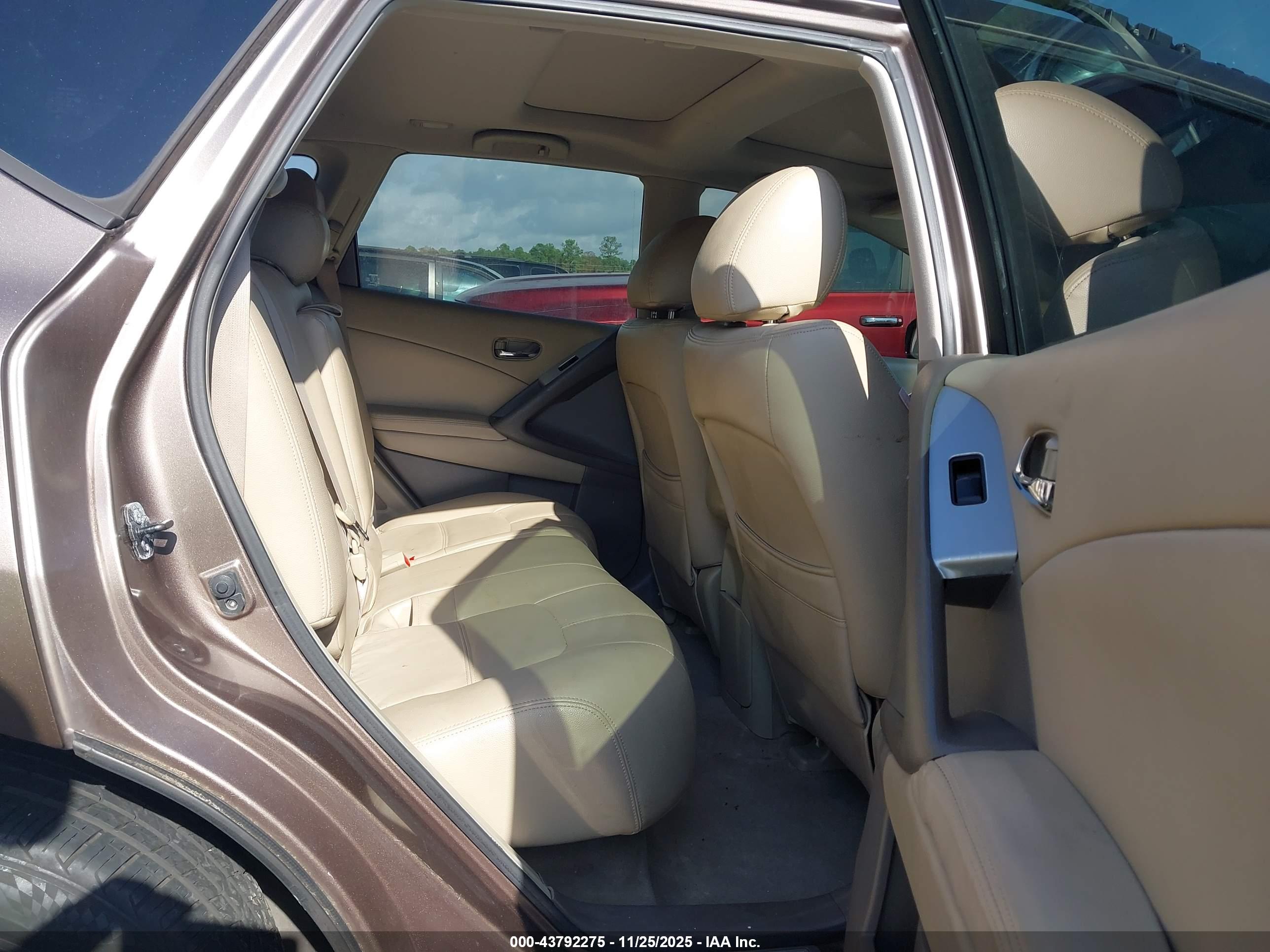 NISSAN MURANO image 8