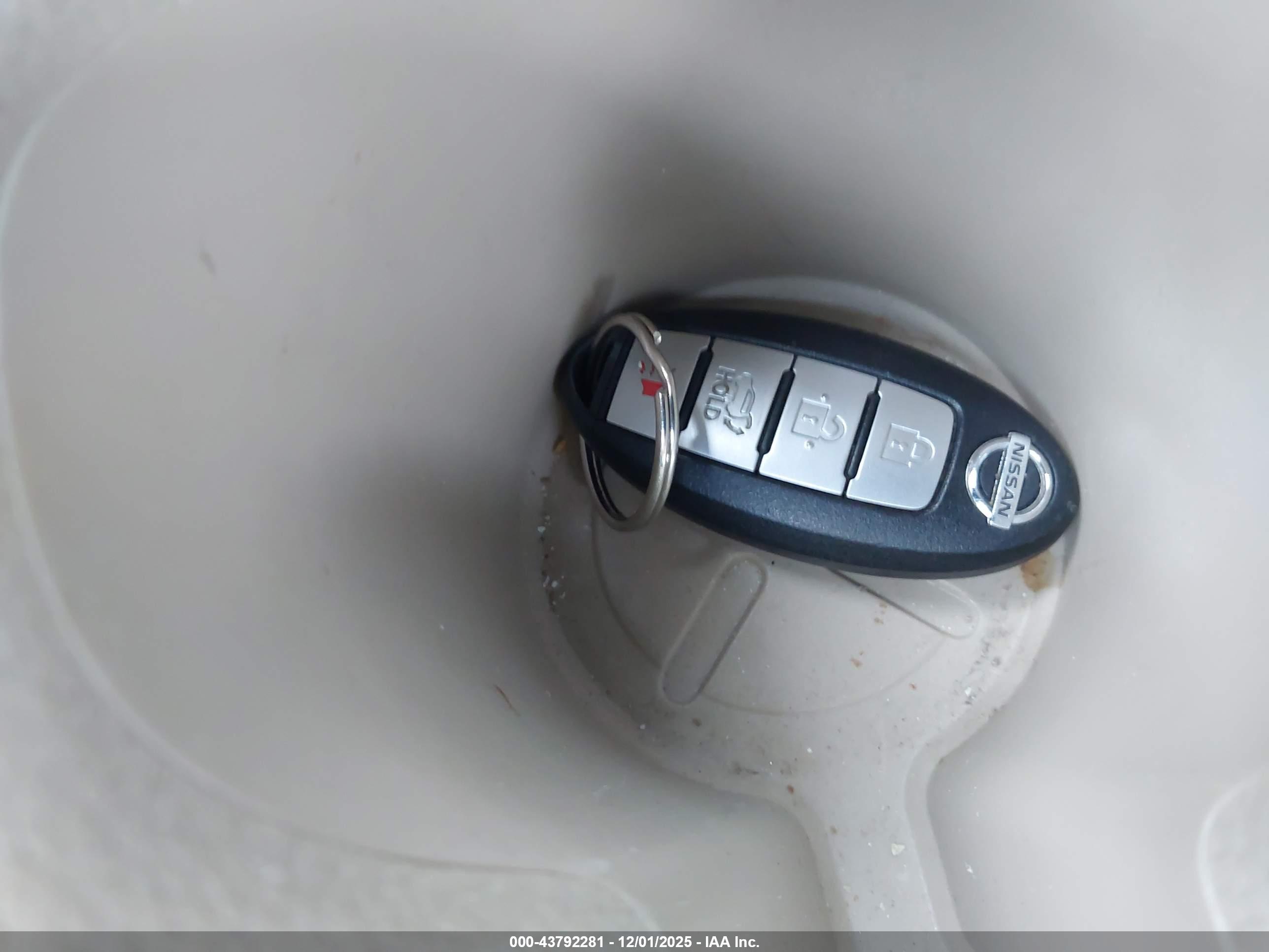 NISSAN ROGUE image 11