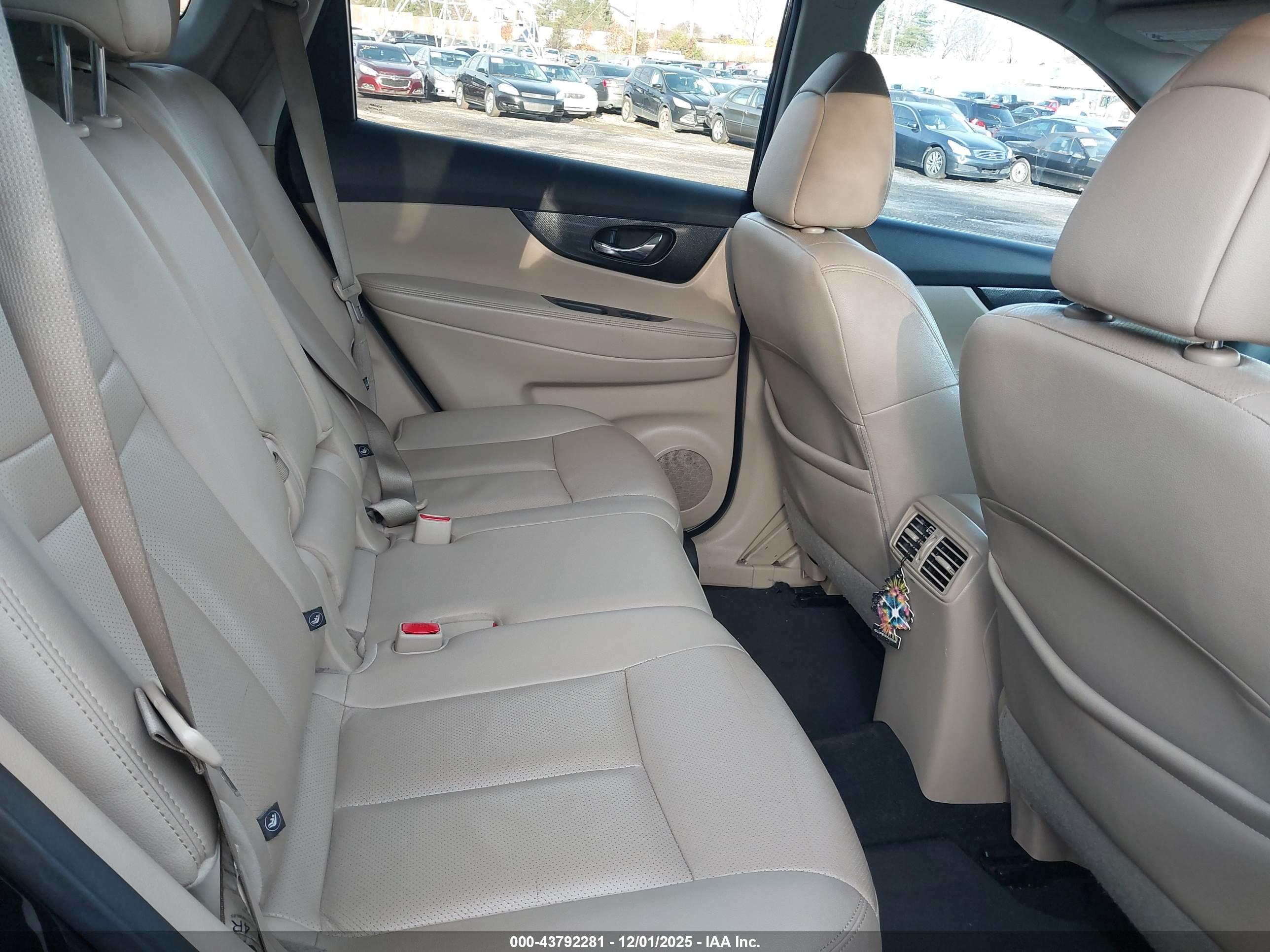 NISSAN ROGUE image 8