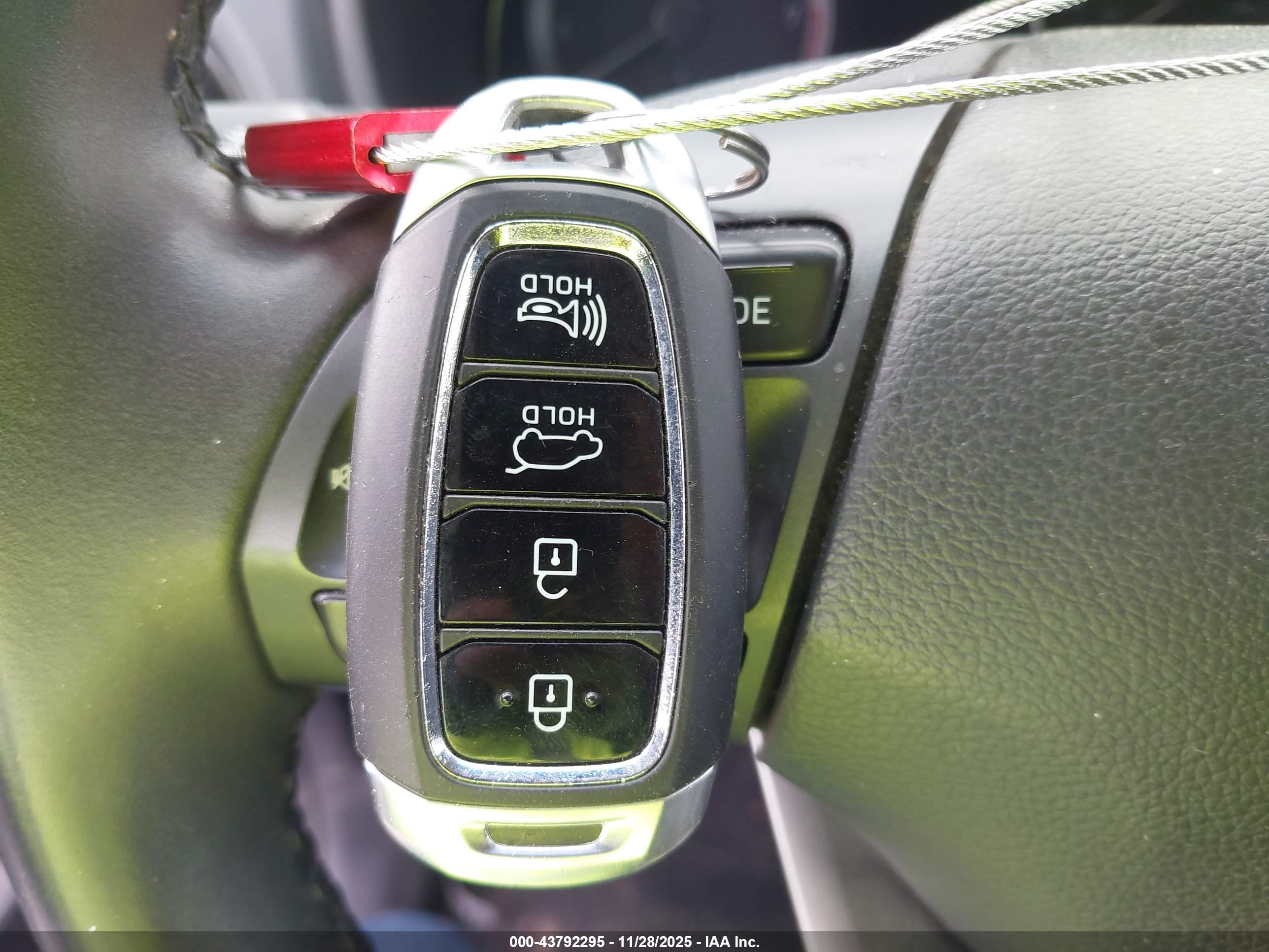 HYUNDAI KONA image 11
