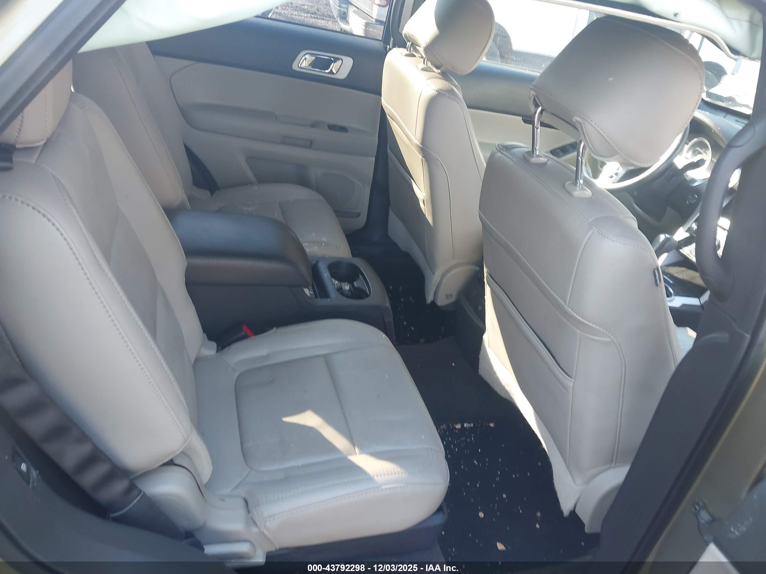 FORD EXPLORER image 8