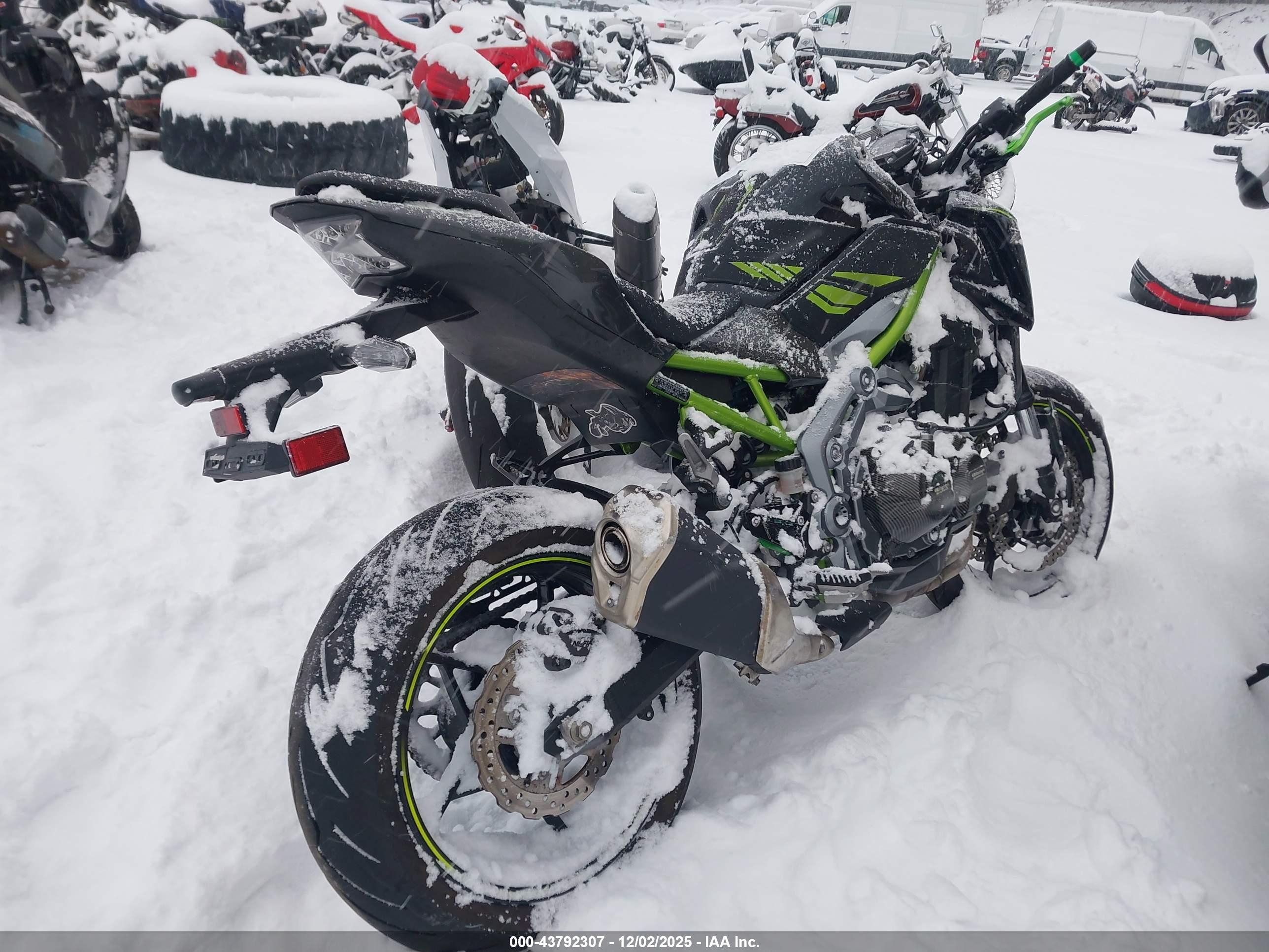 KAWASAKI ZR900 image 4