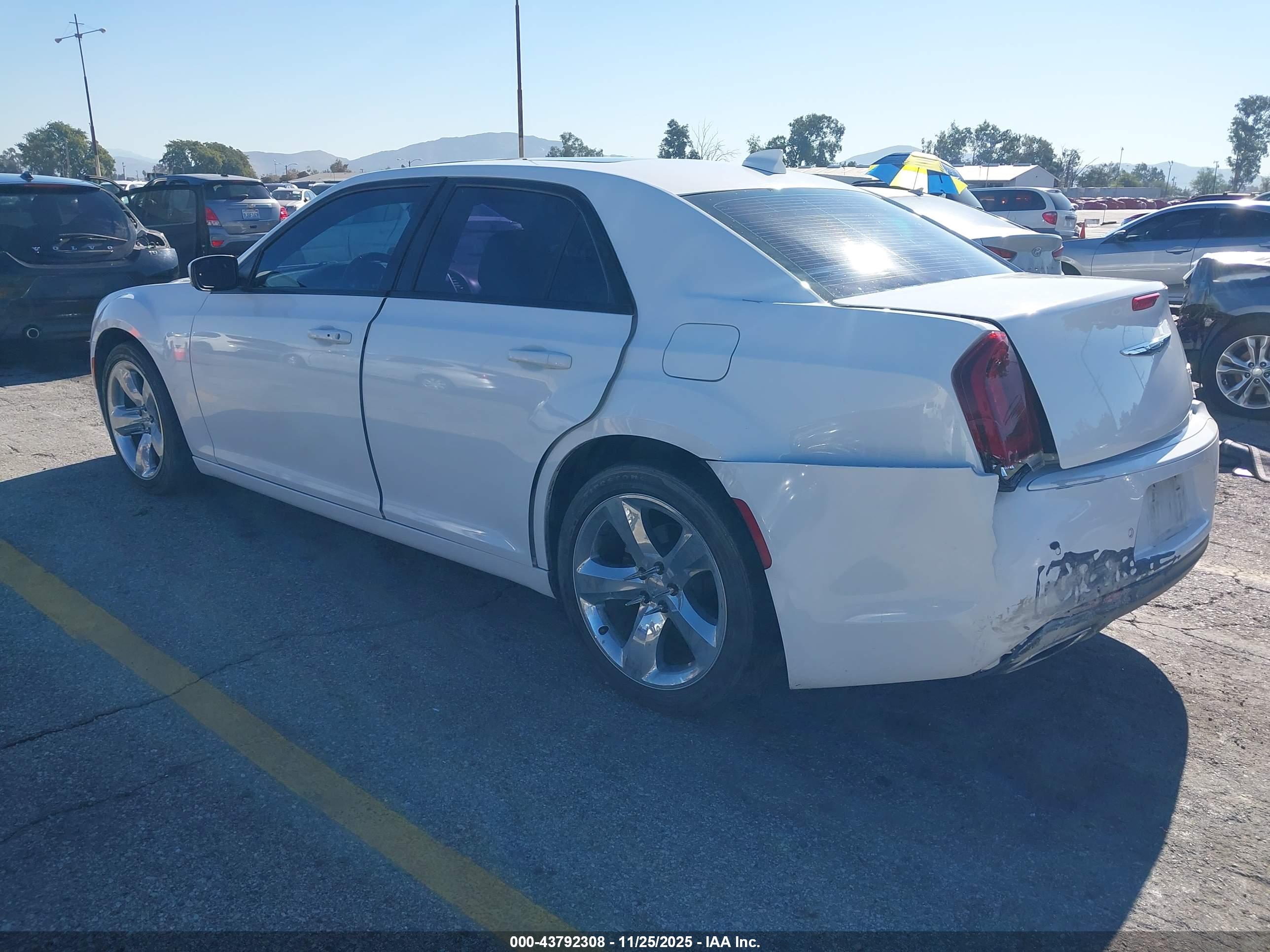CHRYSLER 300 image 3