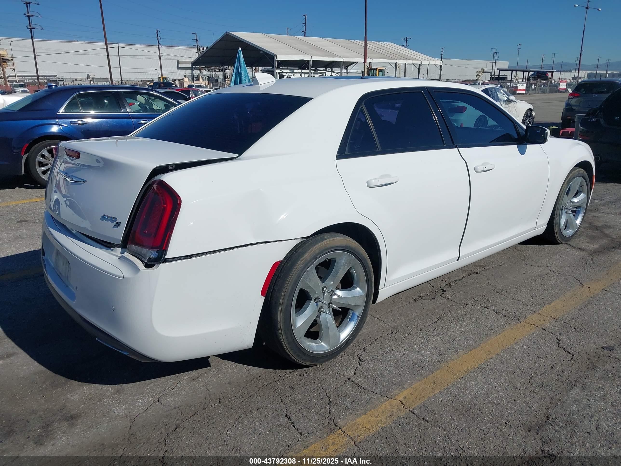 CHRYSLER 300 image 4