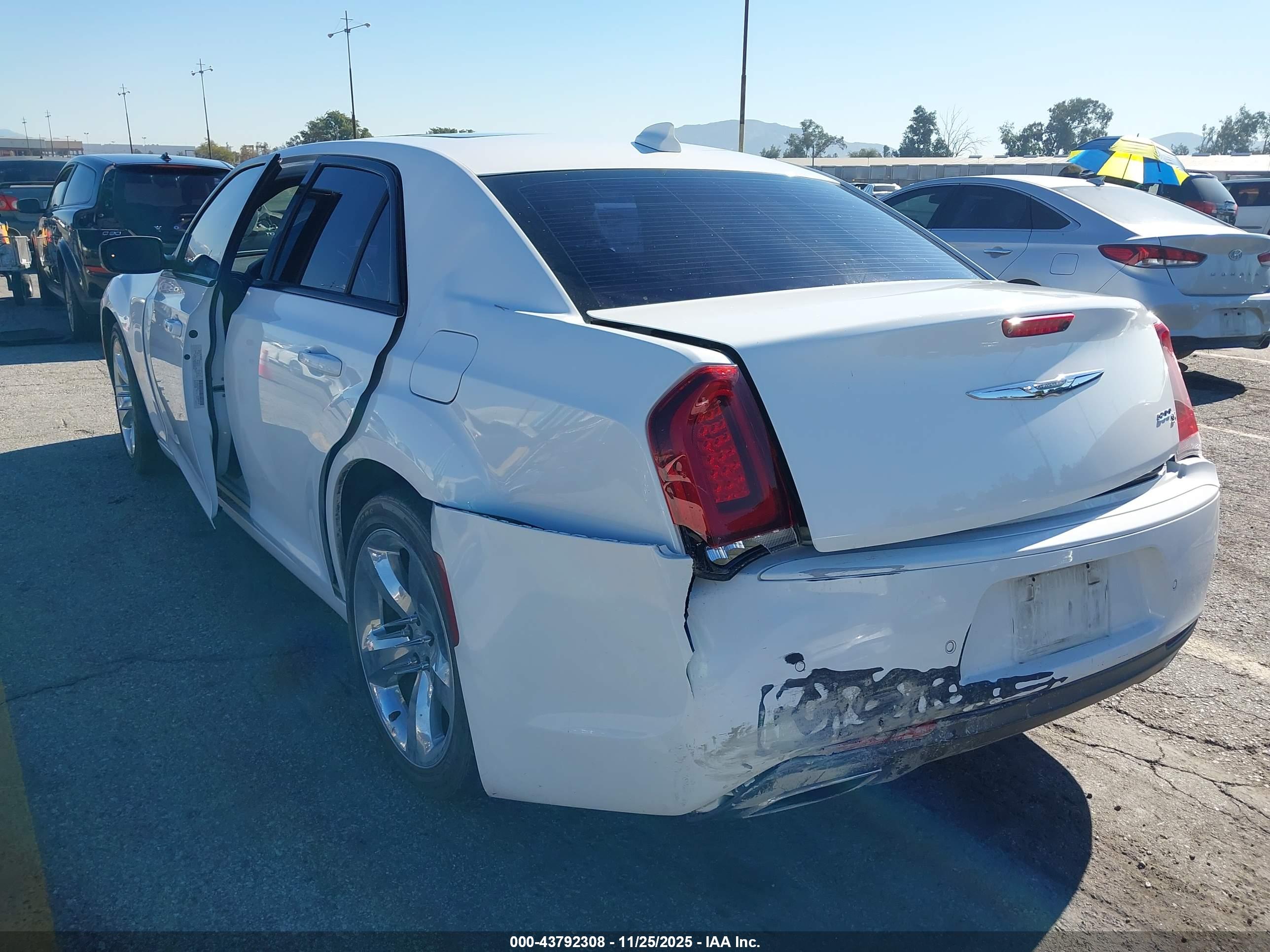 CHRYSLER 300 image 6