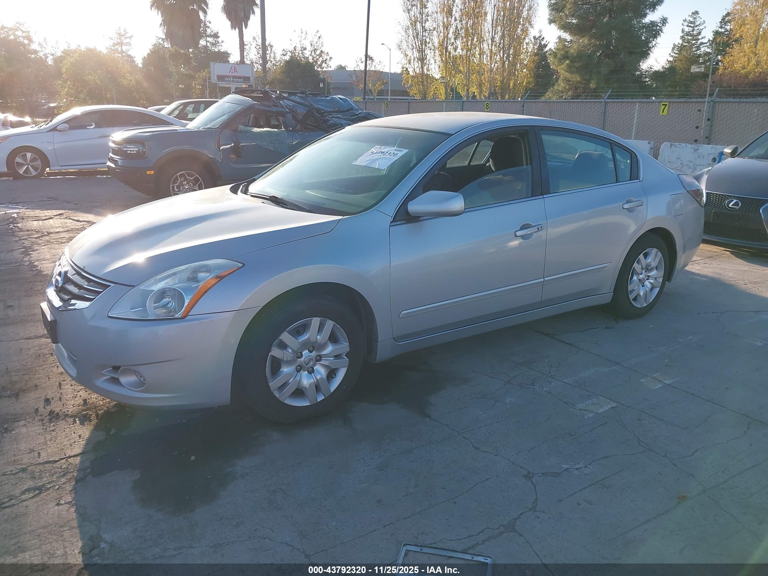 NISSAN ALTIMA image 2