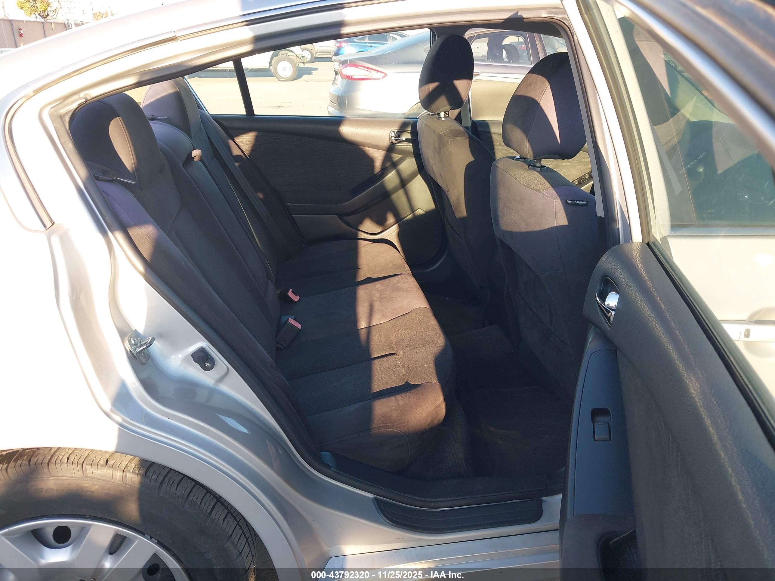NISSAN ALTIMA image 8