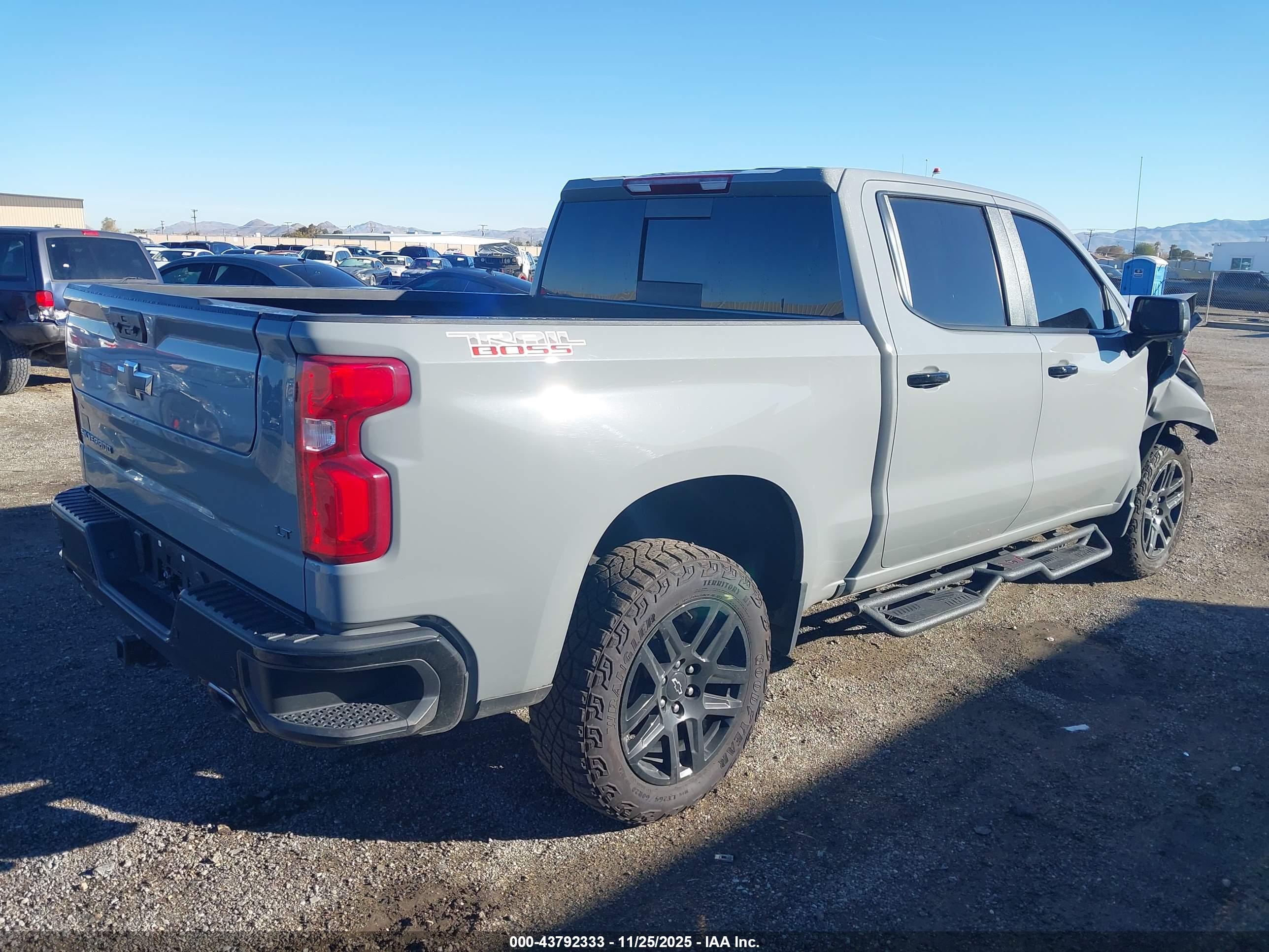 CHEVROLET SILVERADO image 4