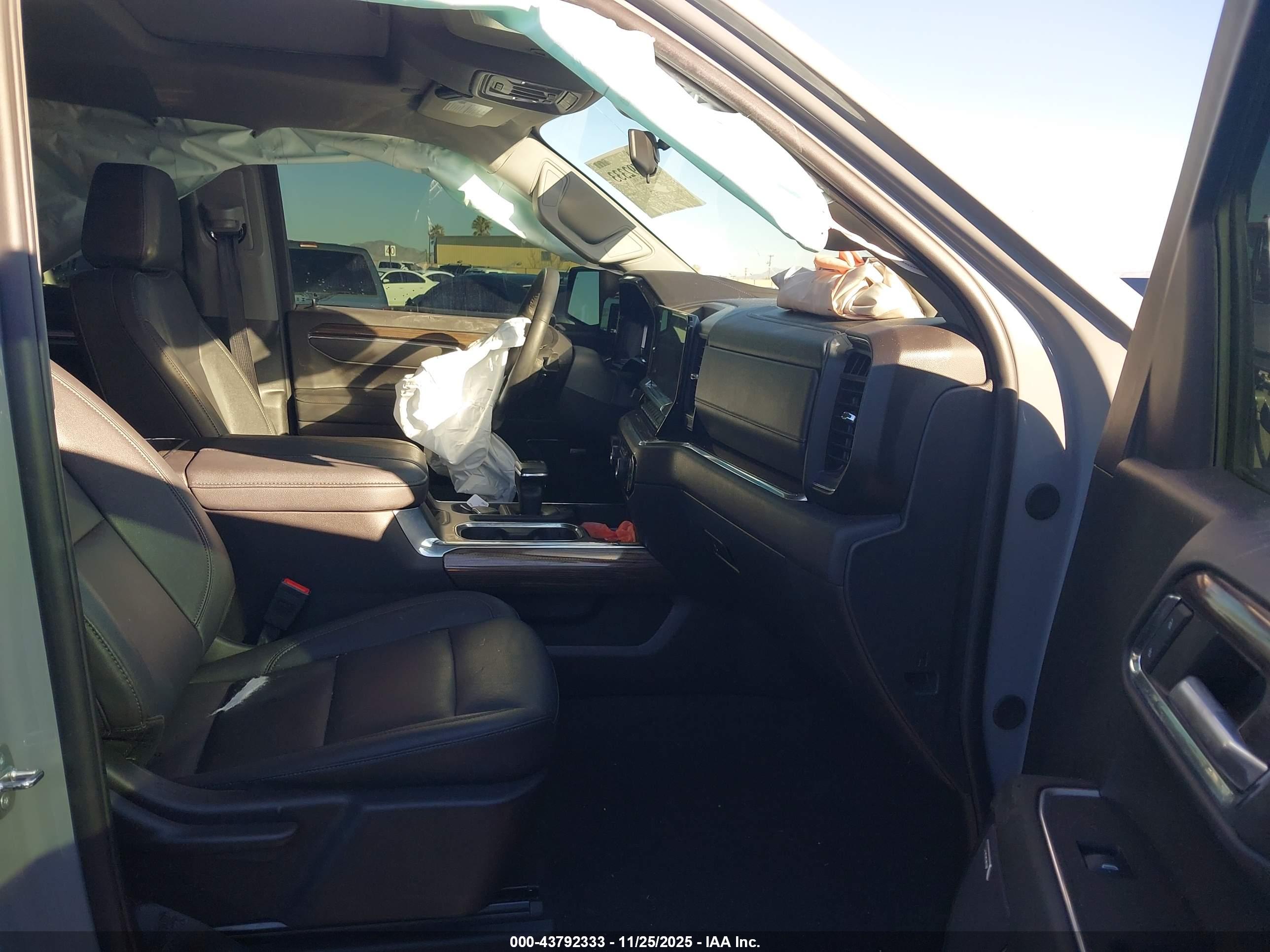CHEVROLET SILVERADO image 5