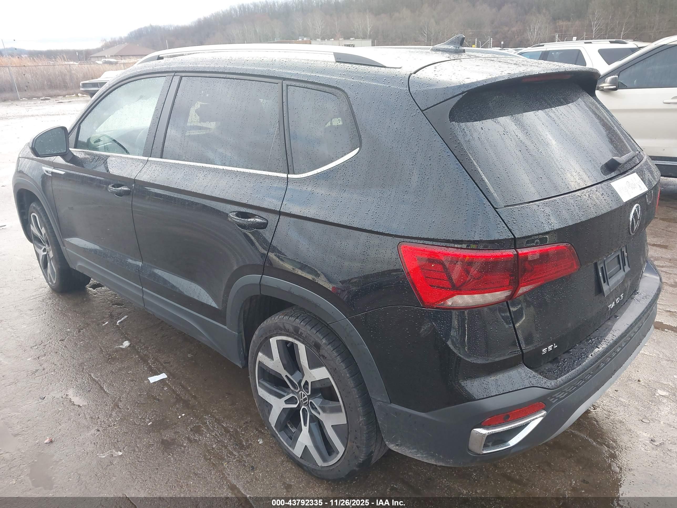 VOLKSWAGEN TAOS image 3