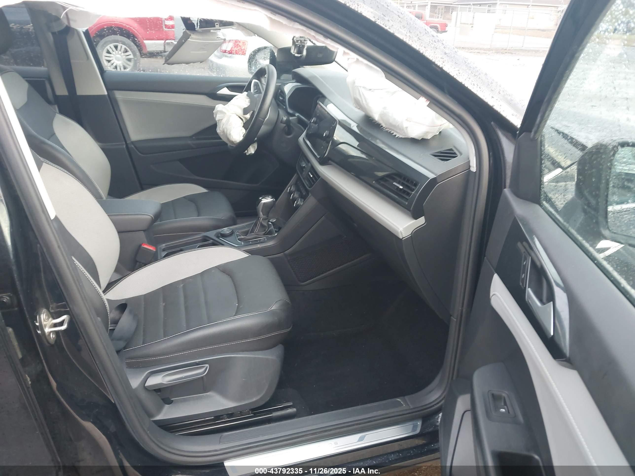 VOLKSWAGEN TAOS image 5