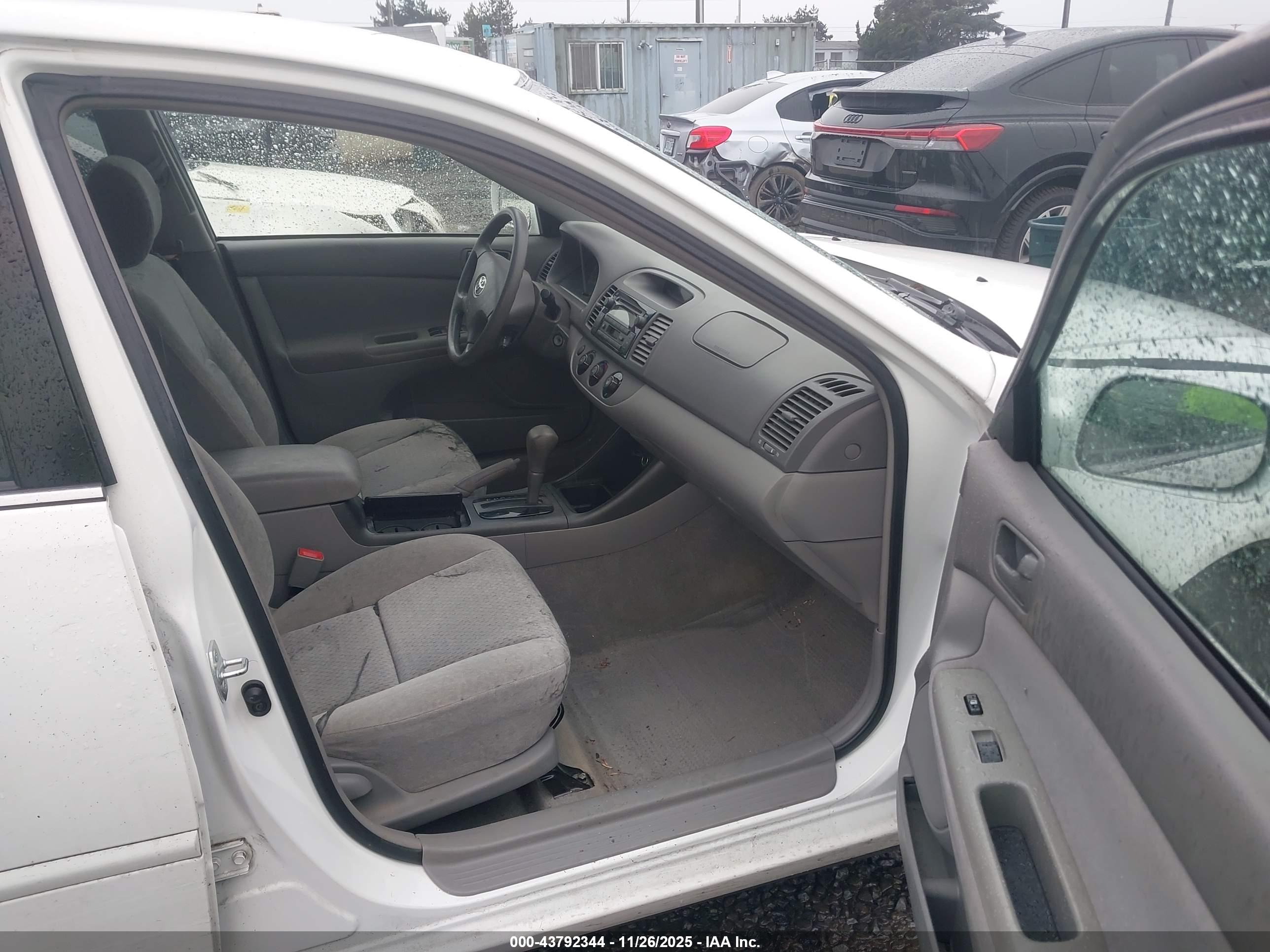 TOYOTA CAMRY image 5