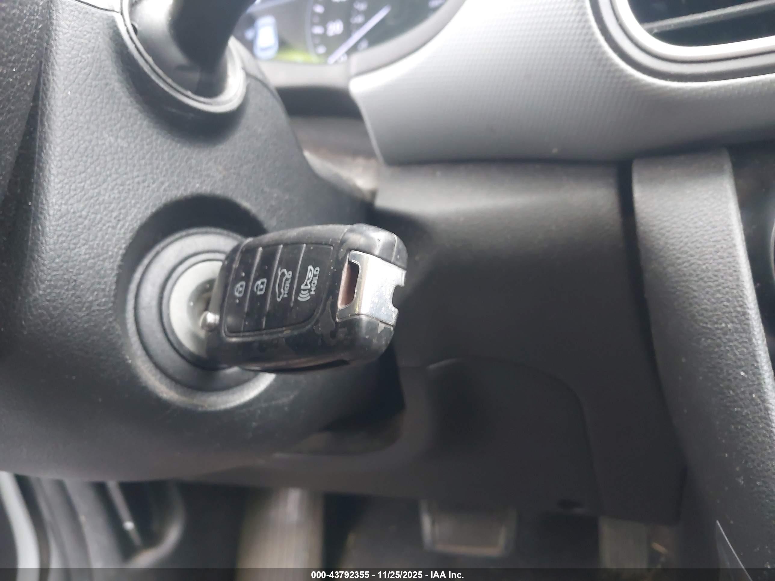 HYUNDAI KONA image 11