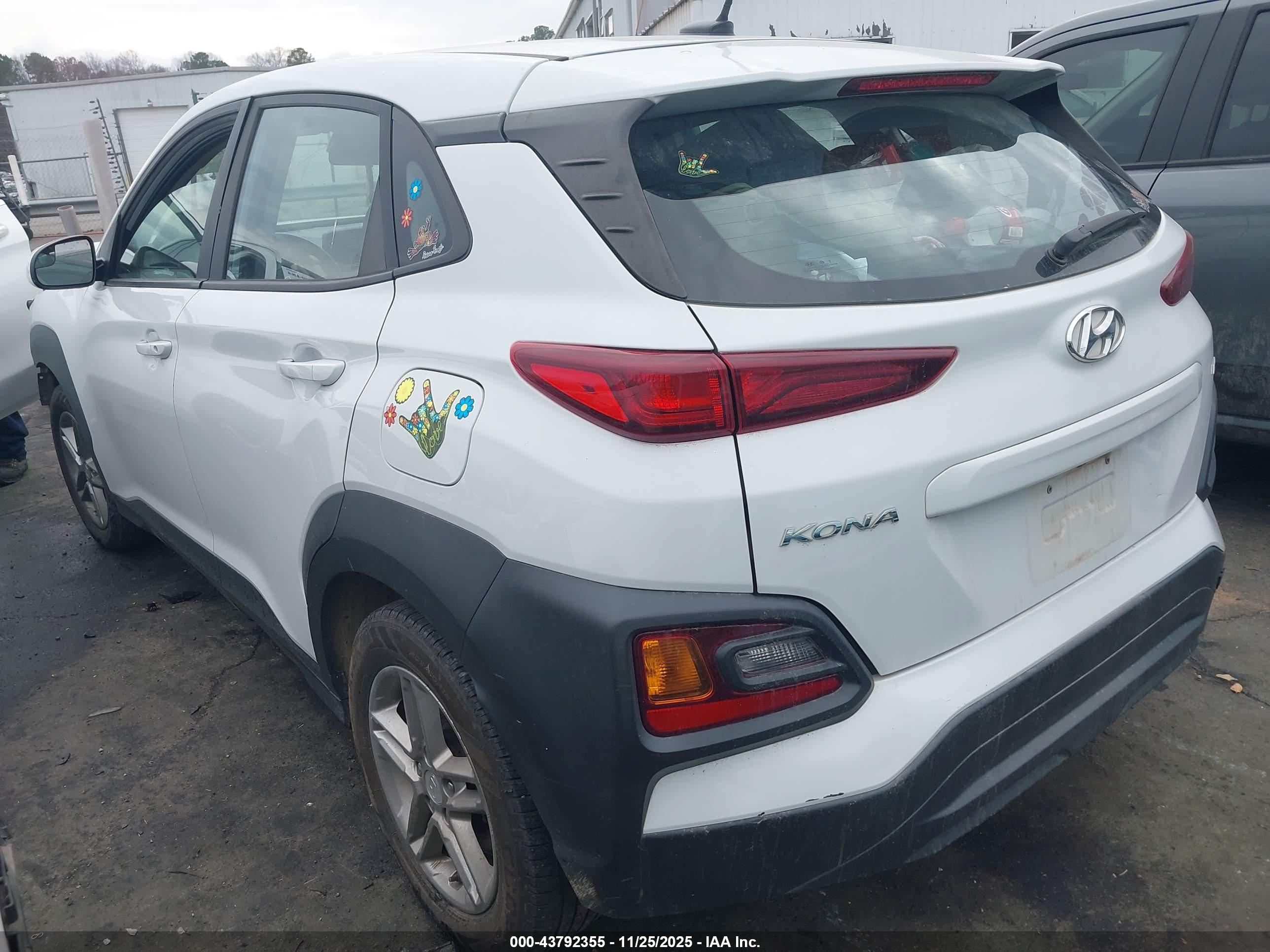 HYUNDAI KONA image 3