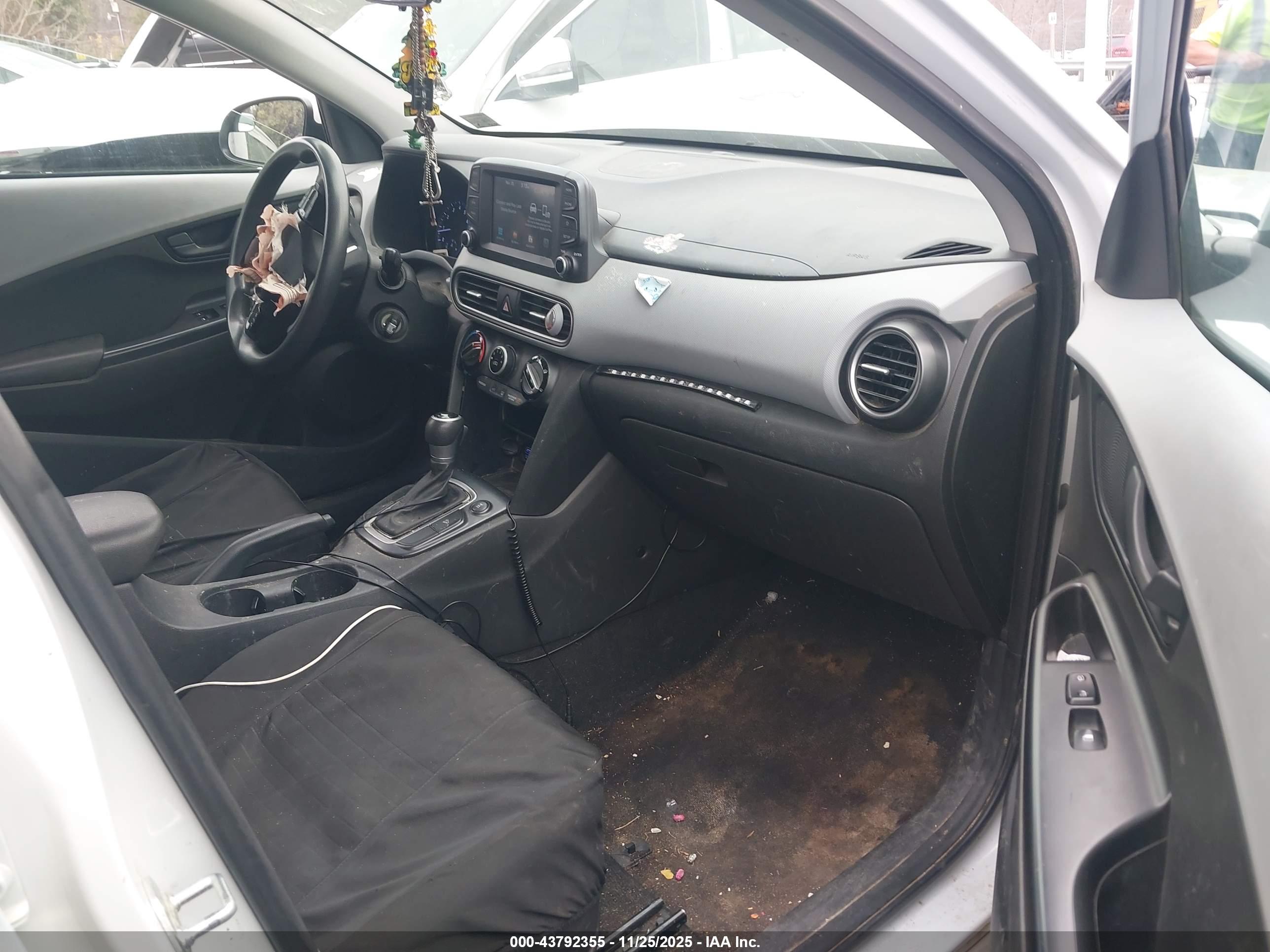 HYUNDAI KONA image 5