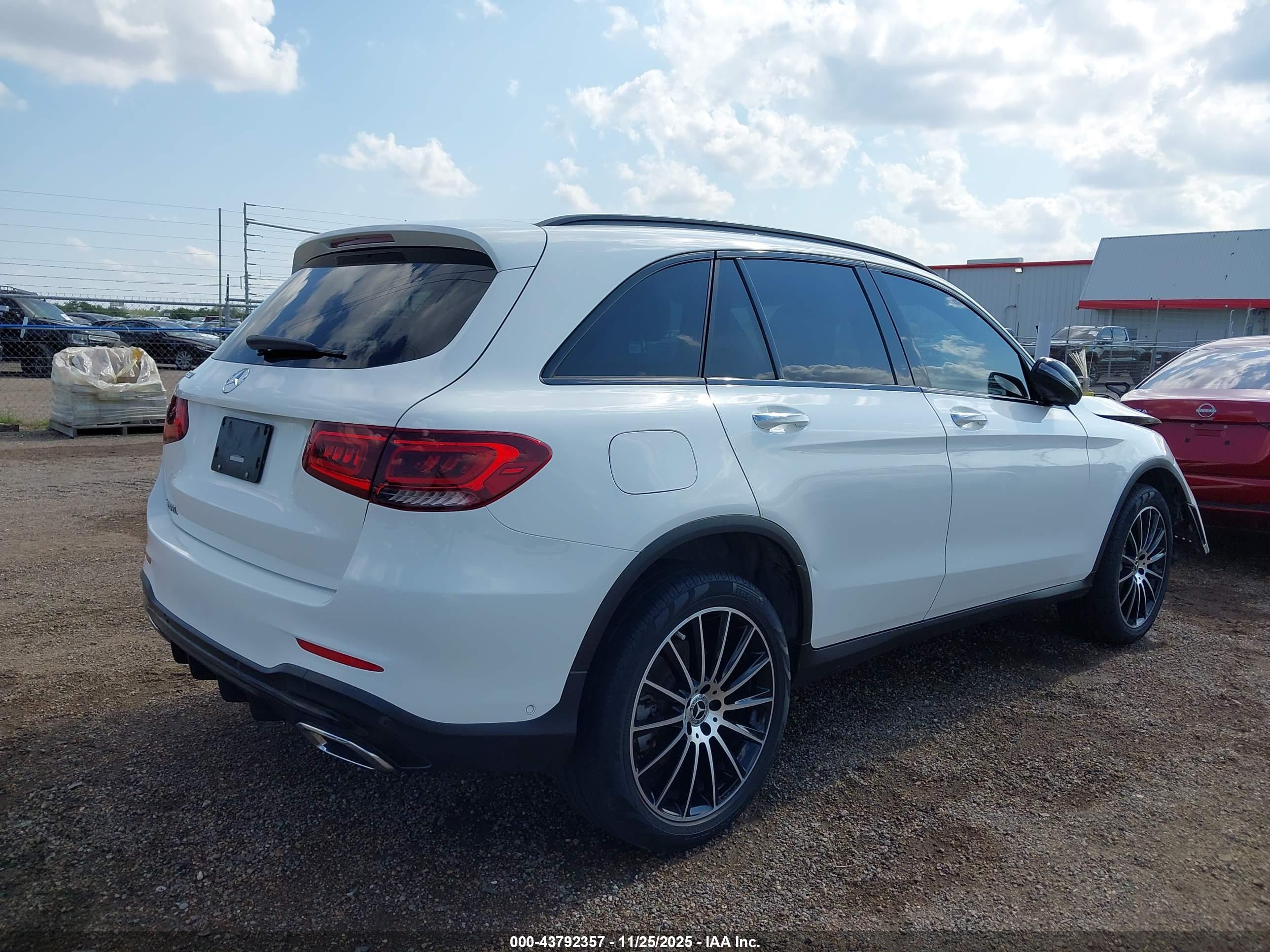 MERCEDES-BENZ GLC image 4