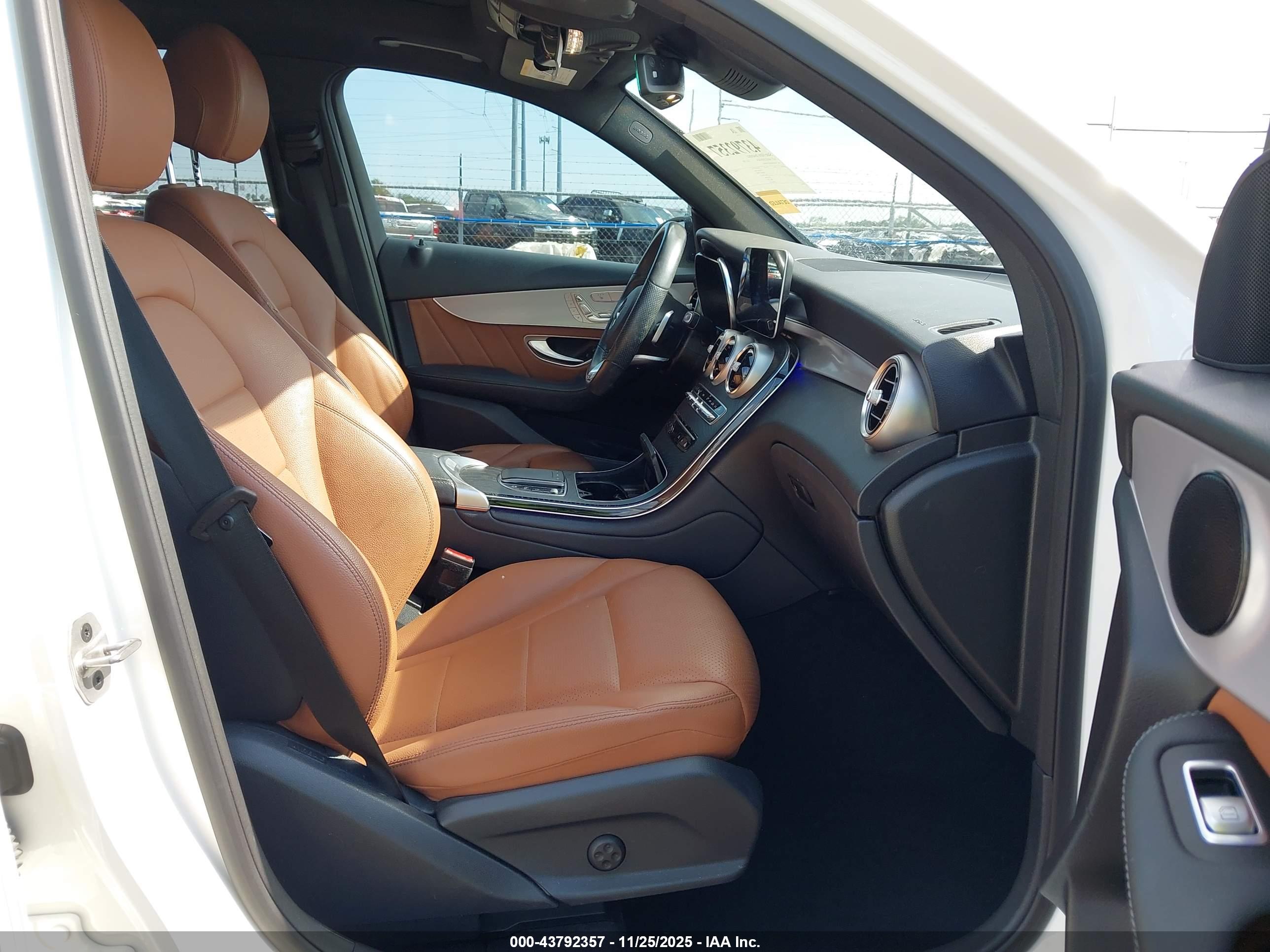 MERCEDES-BENZ GLC image 5