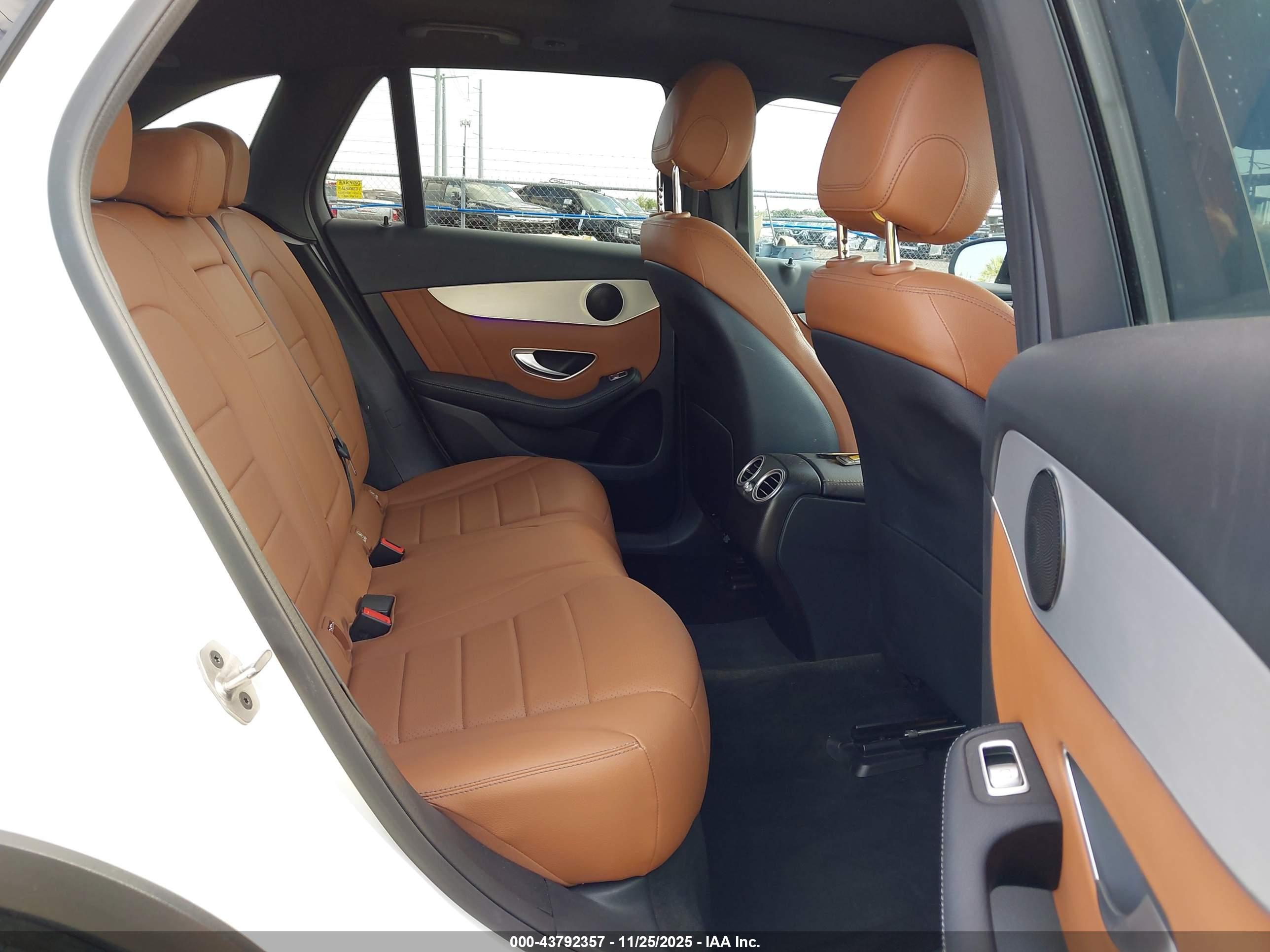MERCEDES-BENZ GLC image 8