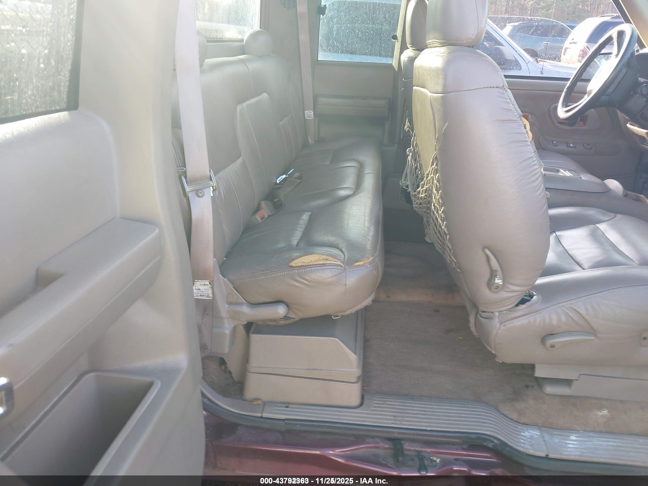 CHEVROLET C1500 image 8
