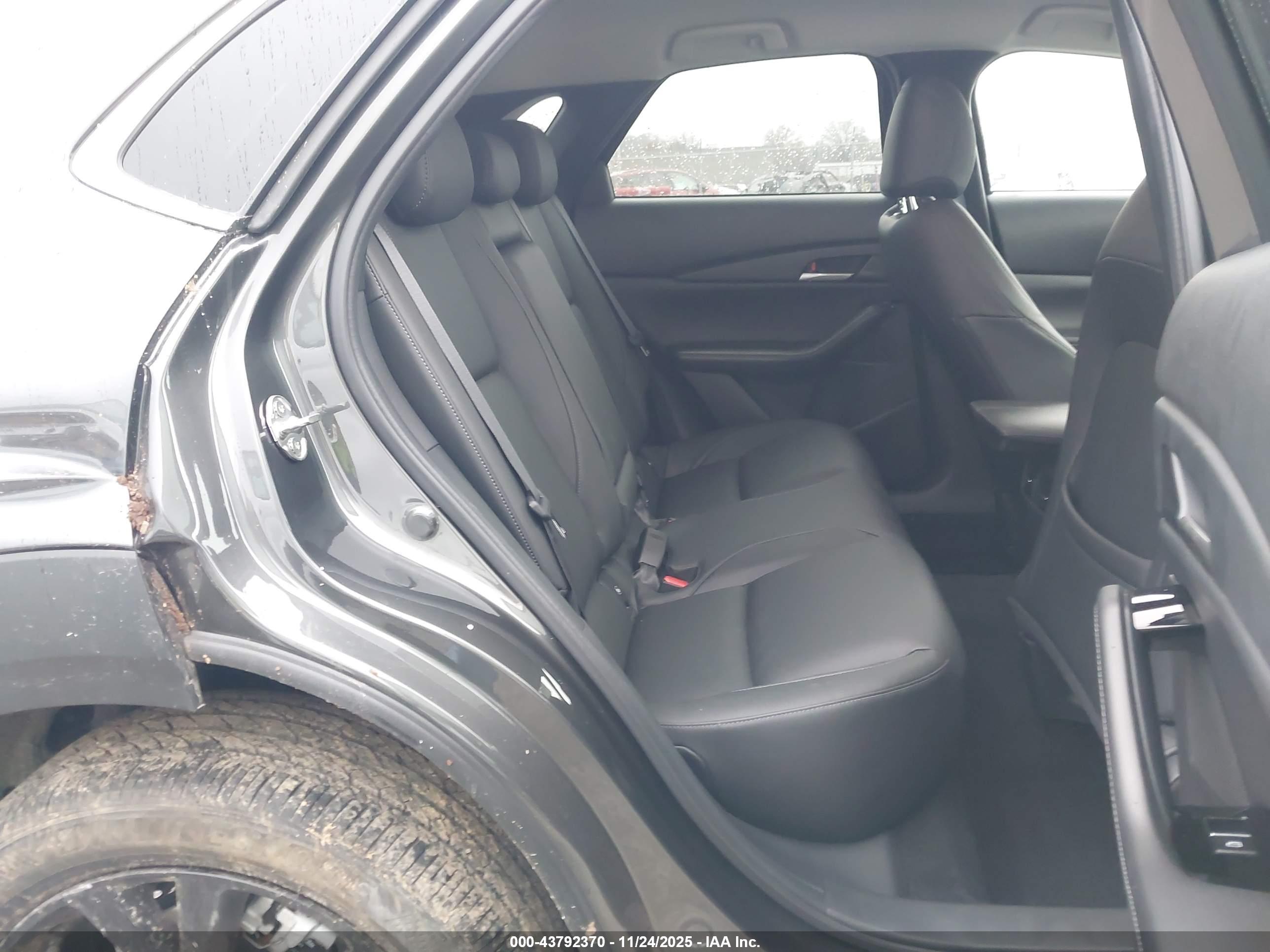 MAZDA CX-30 image 8