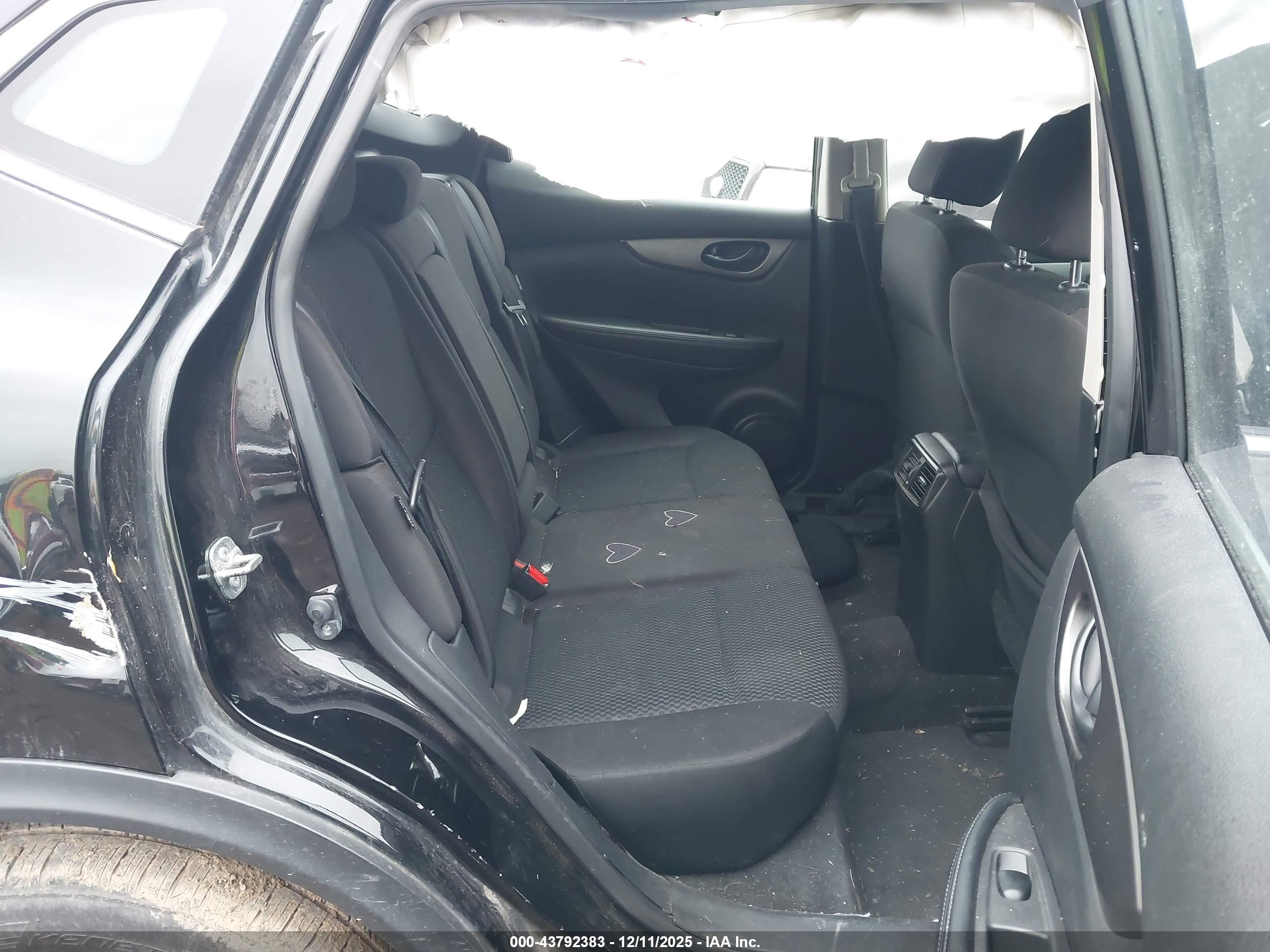 NISSAN ROGUE image 8
