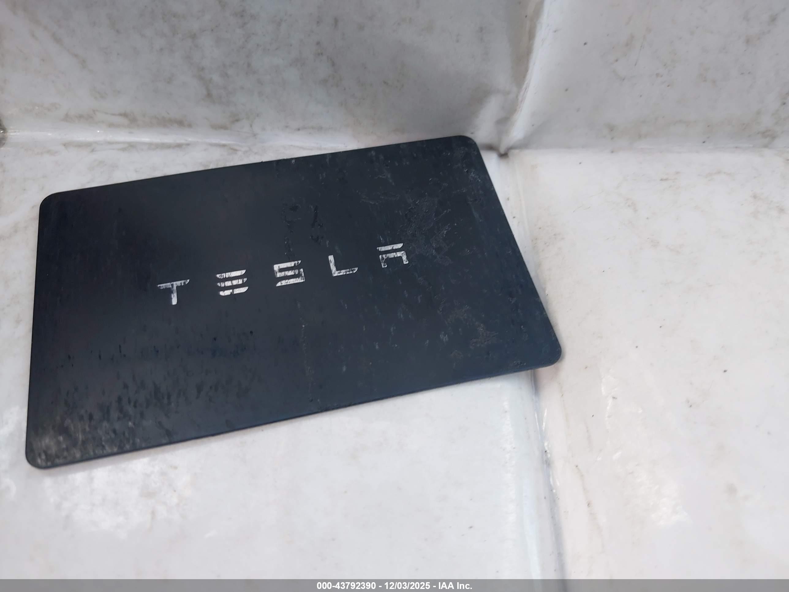 TESLA MODEL image 11