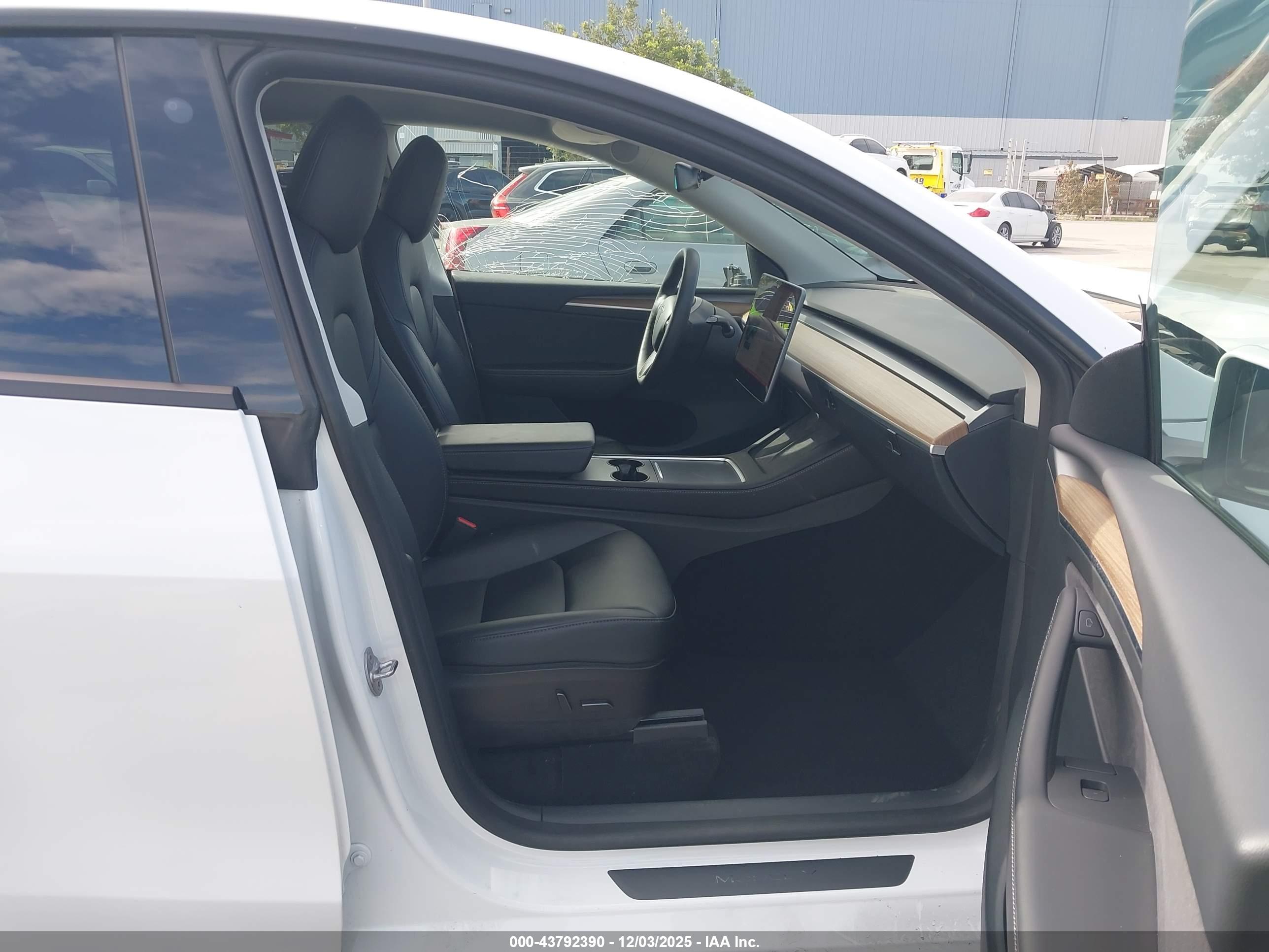 TESLA MODEL image 5