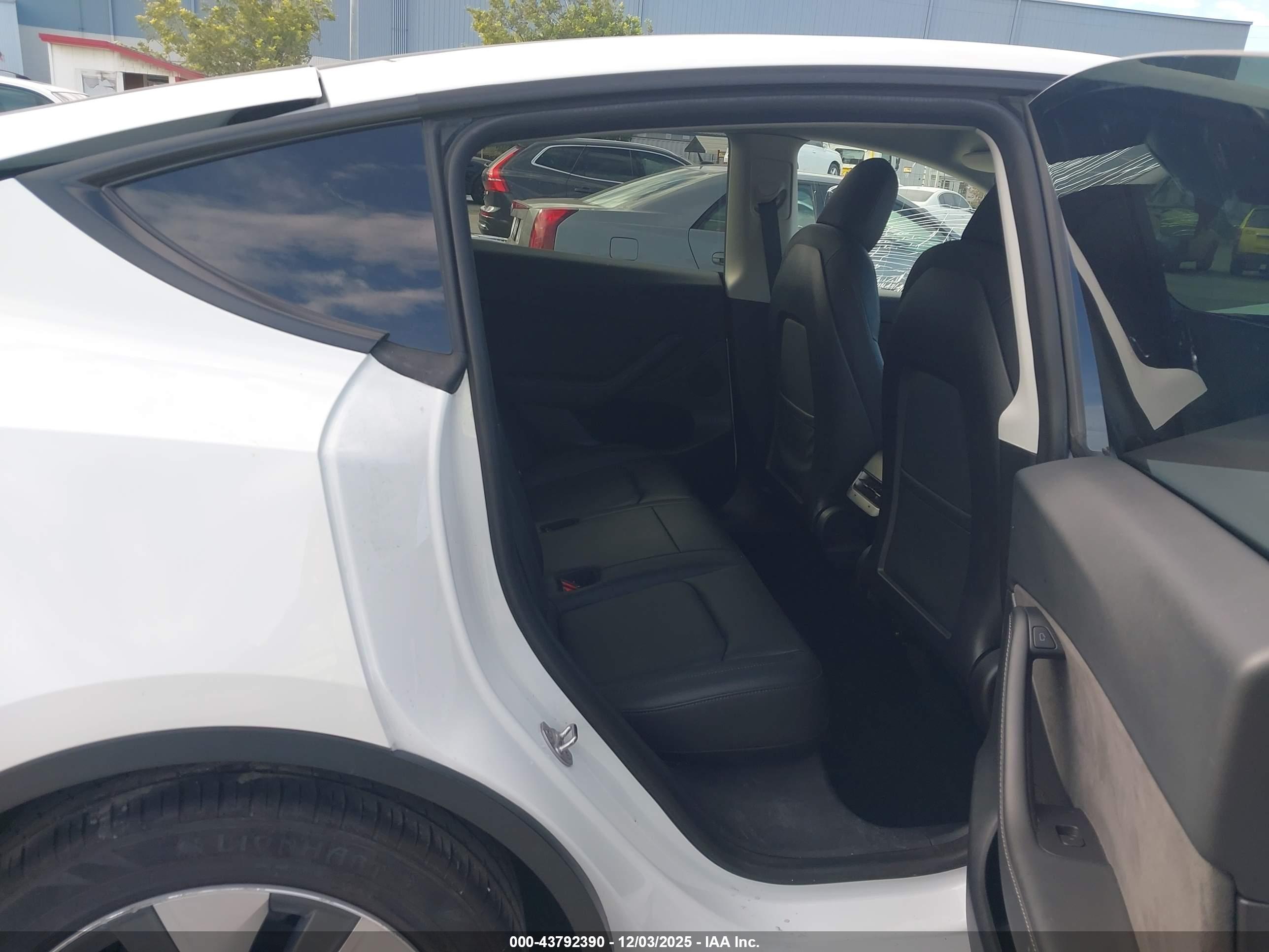 TESLA MODEL image 8