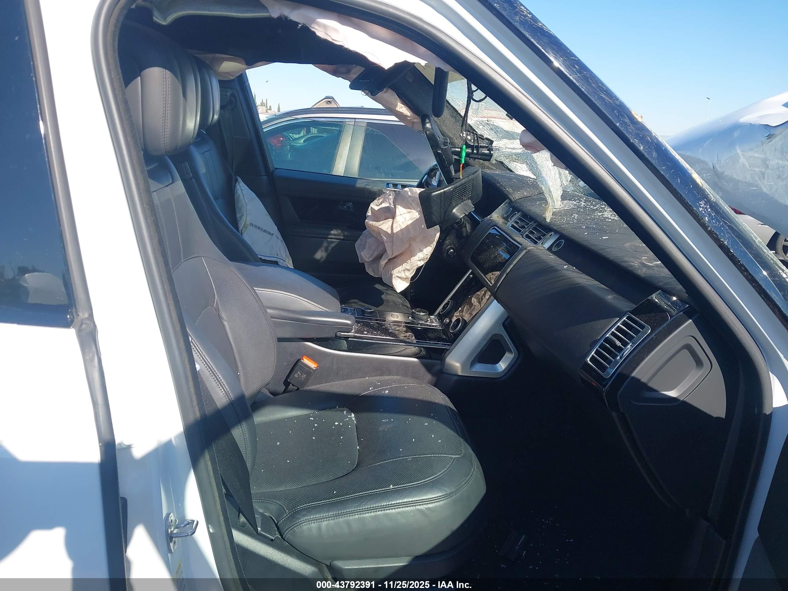 LAND ROVER image 5