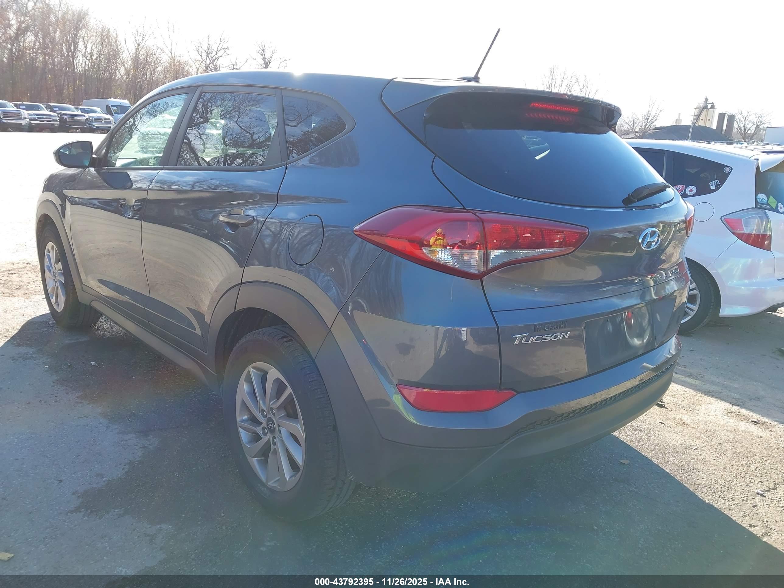 HYUNDAI TUCSON image 3