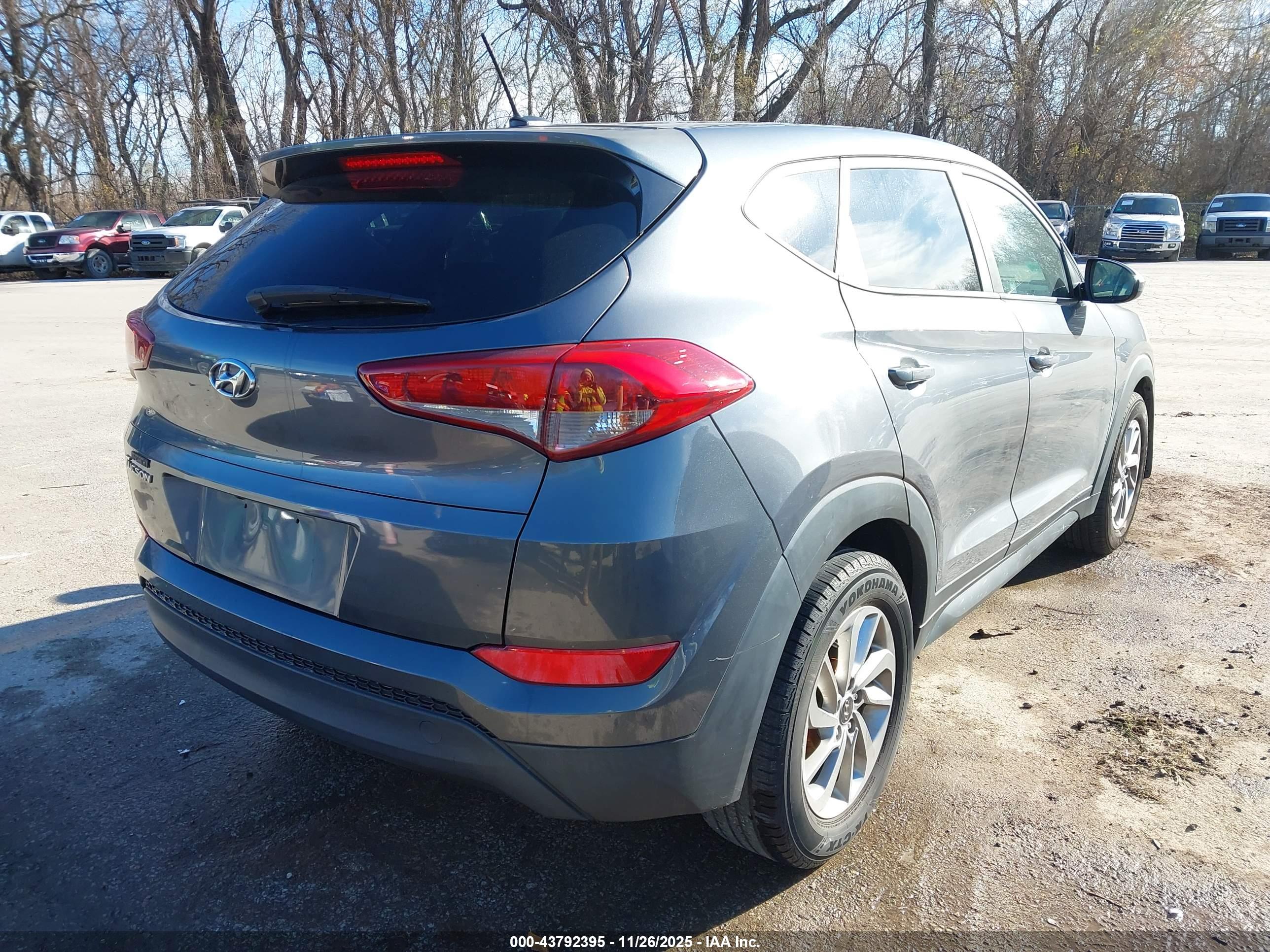 HYUNDAI TUCSON image 4