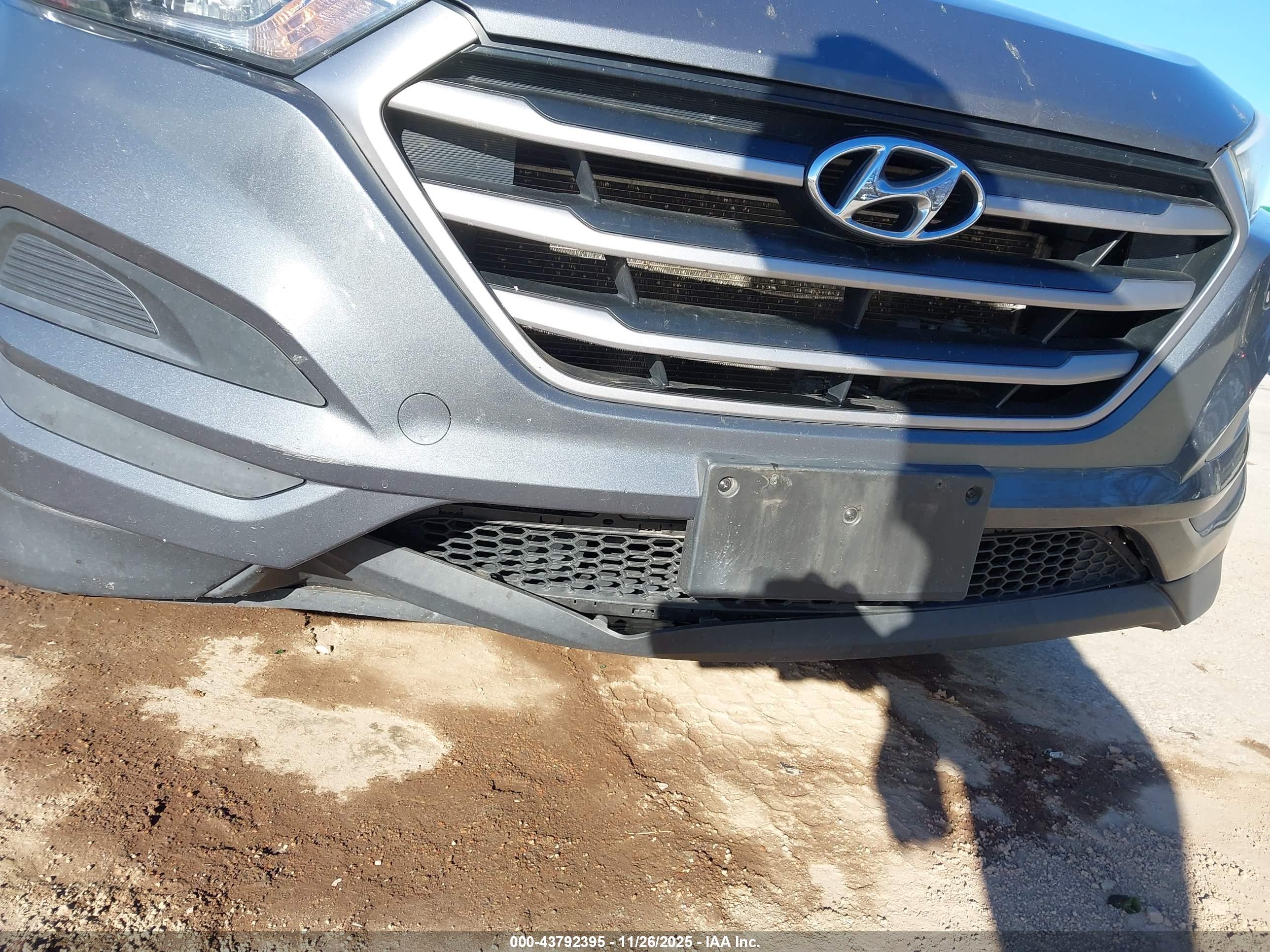 HYUNDAI TUCSON image 6