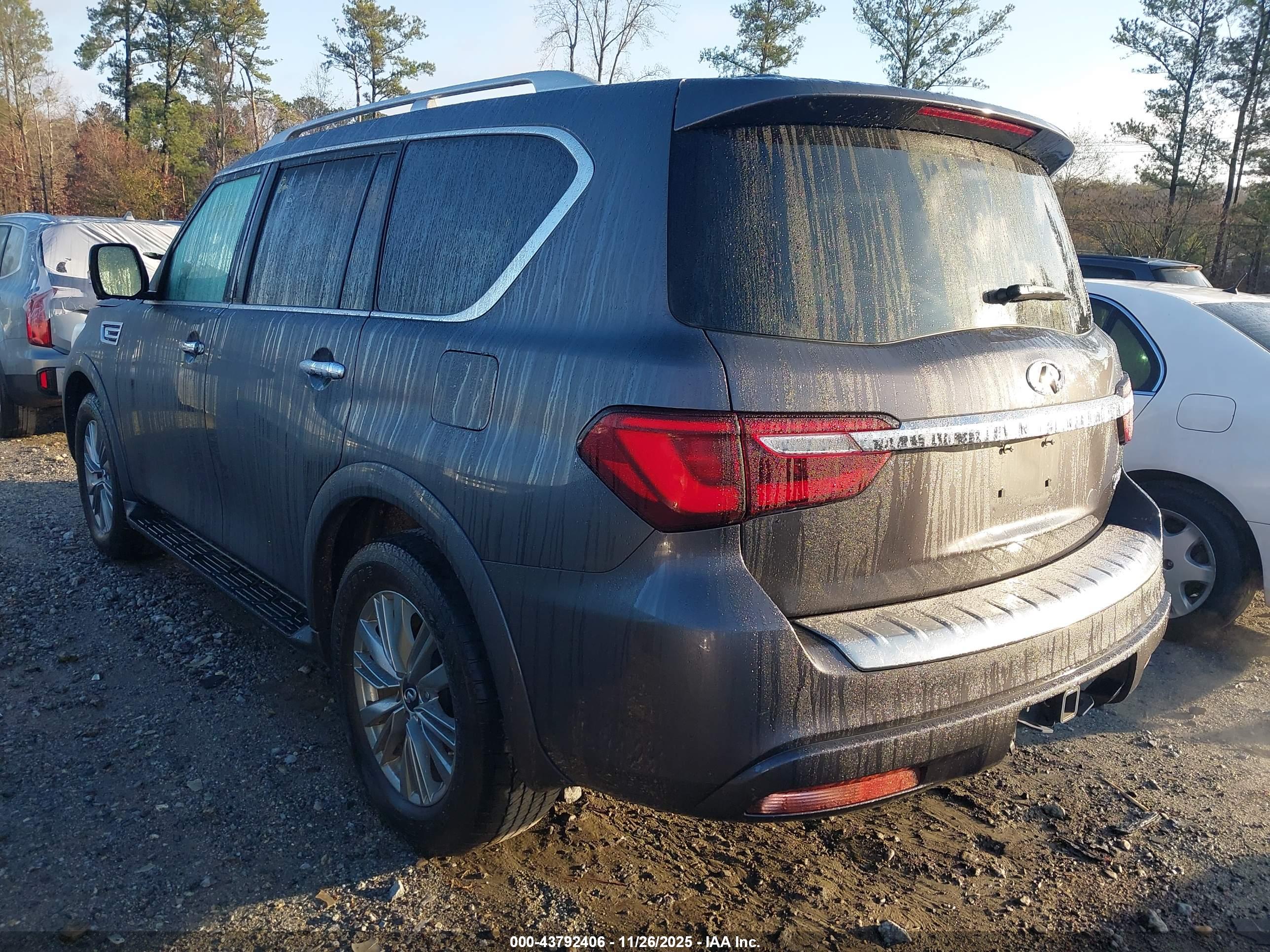 INFINITI QX80 image 3