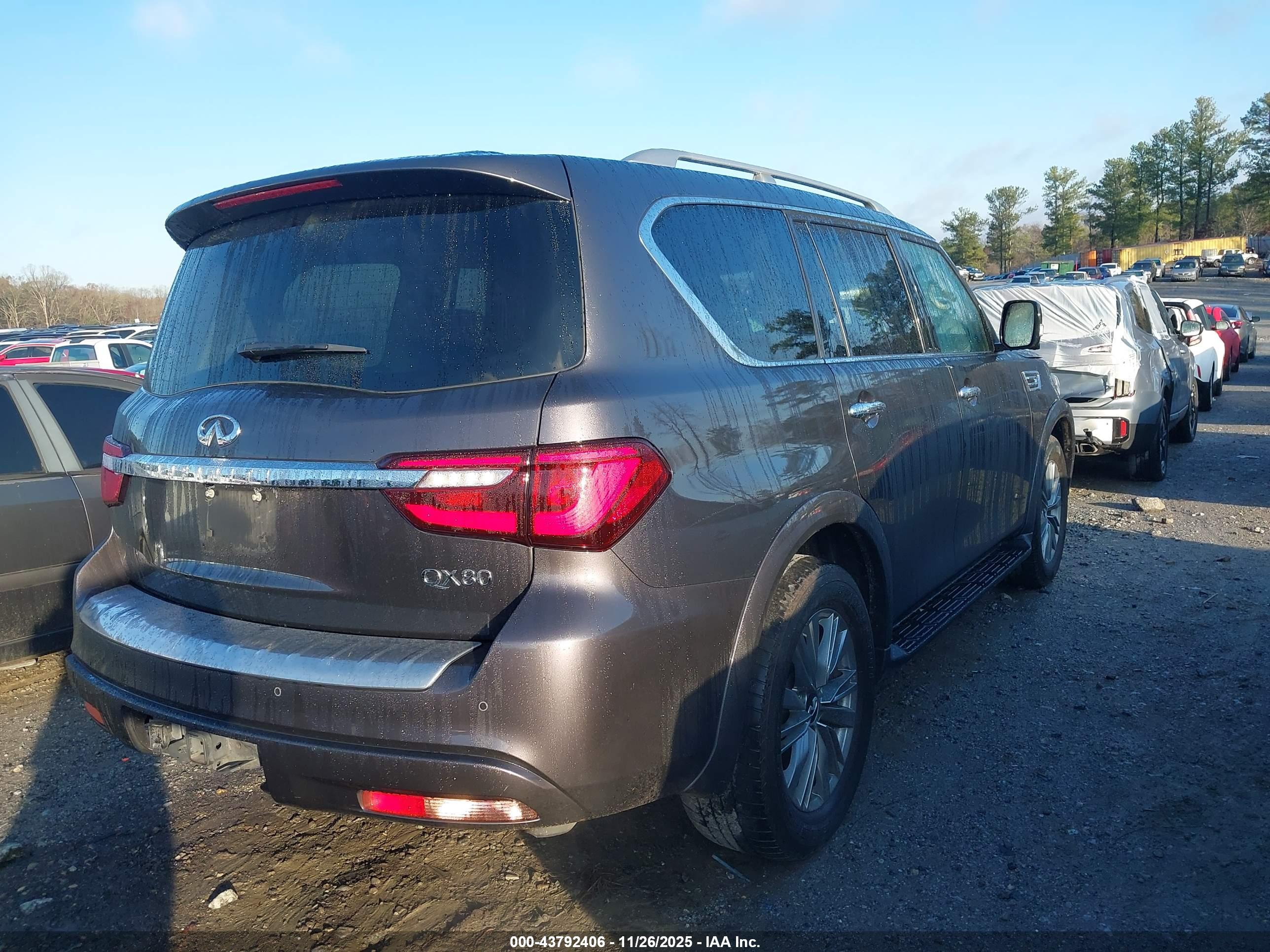 INFINITI QX80 image 4