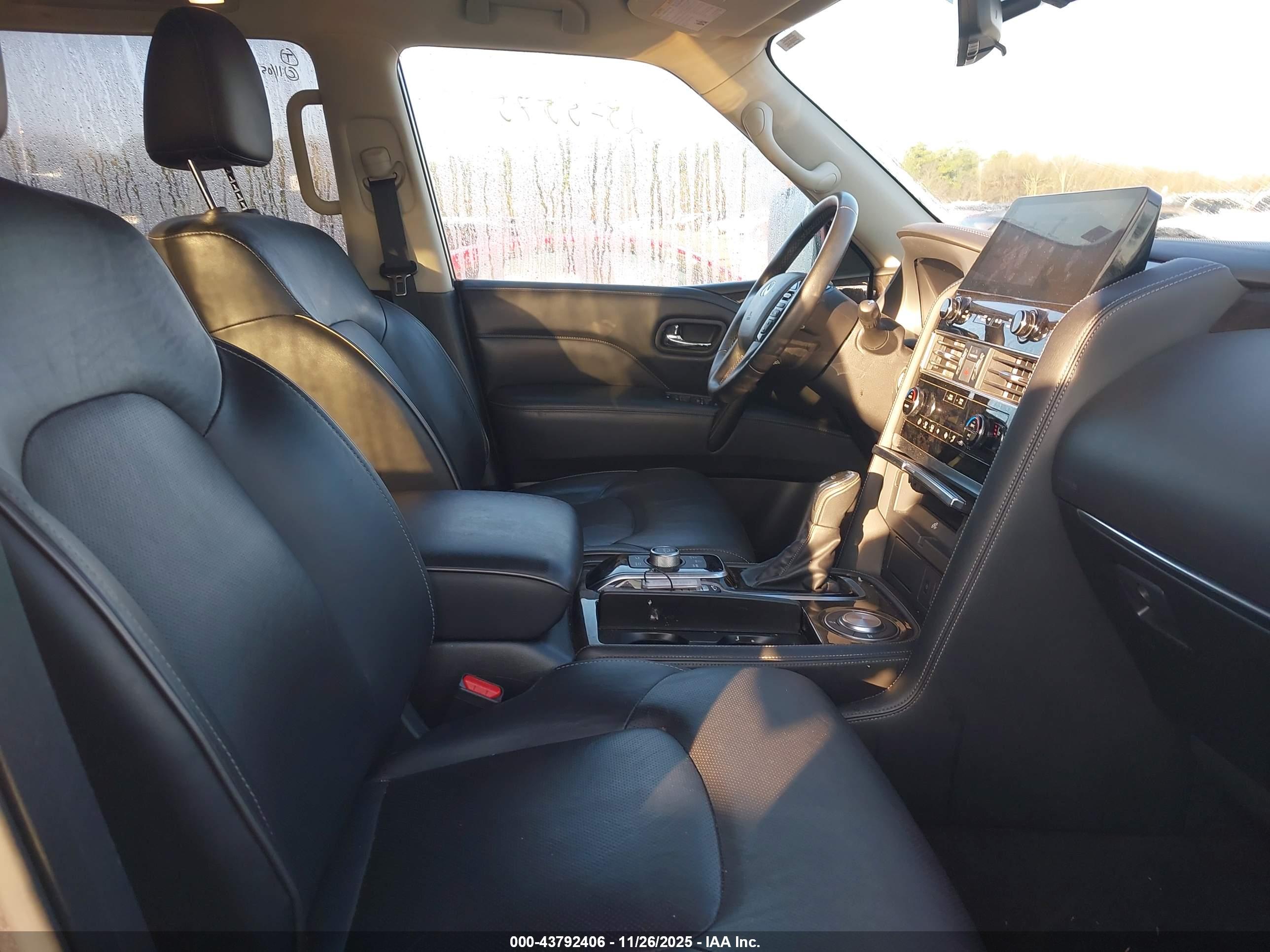 INFINITI QX80 image 5