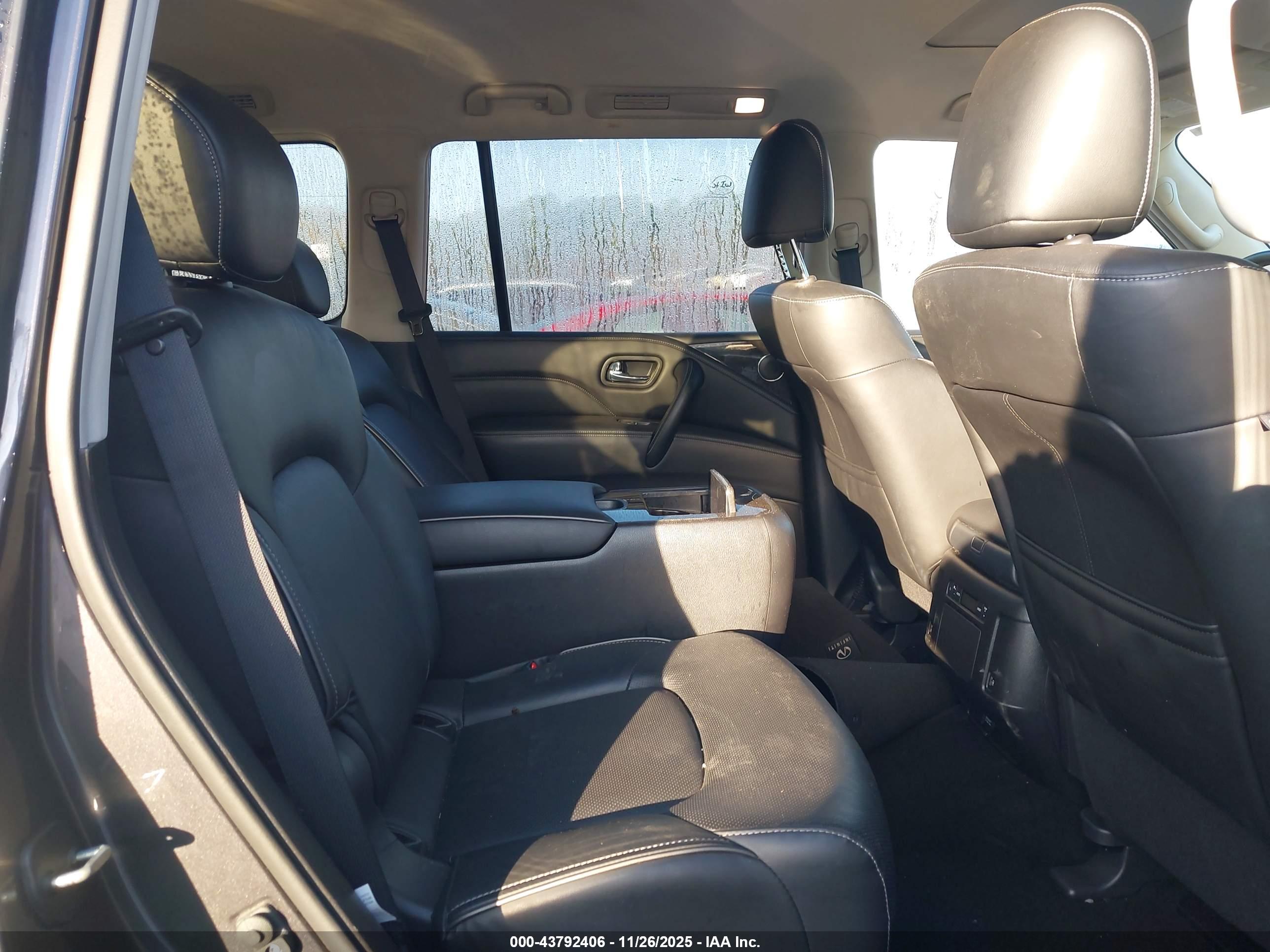 INFINITI QX80 image 8