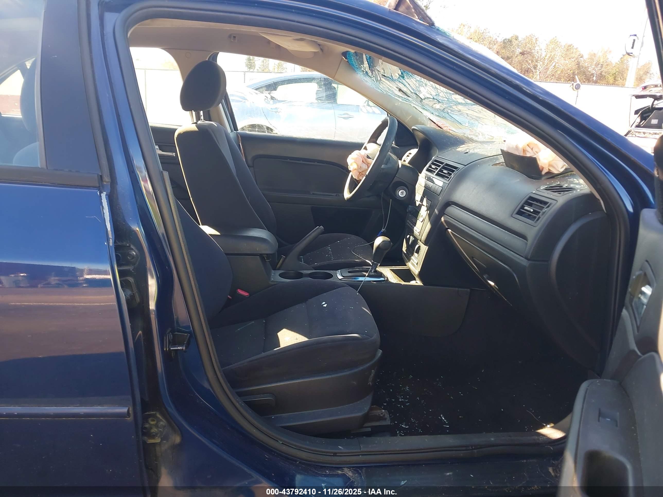FORD FUSION image 5