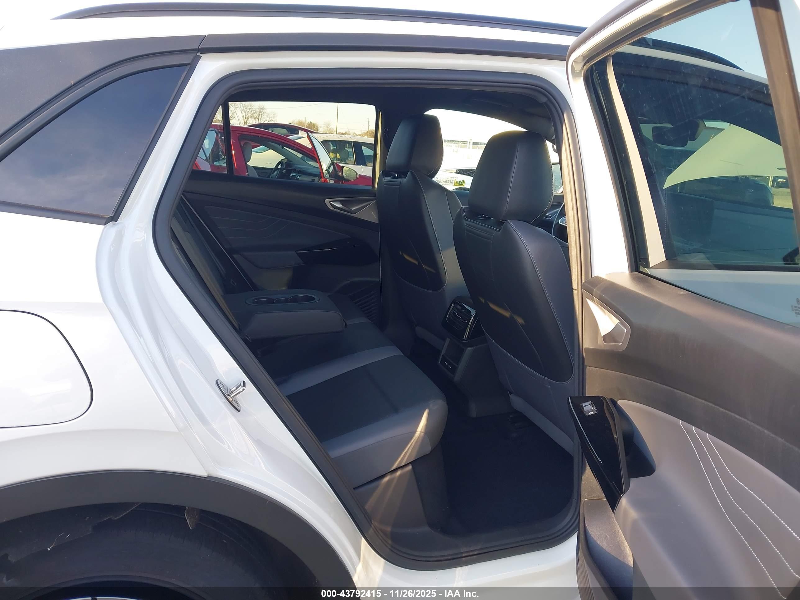 VOLKSWAGEN ID.4 image 8