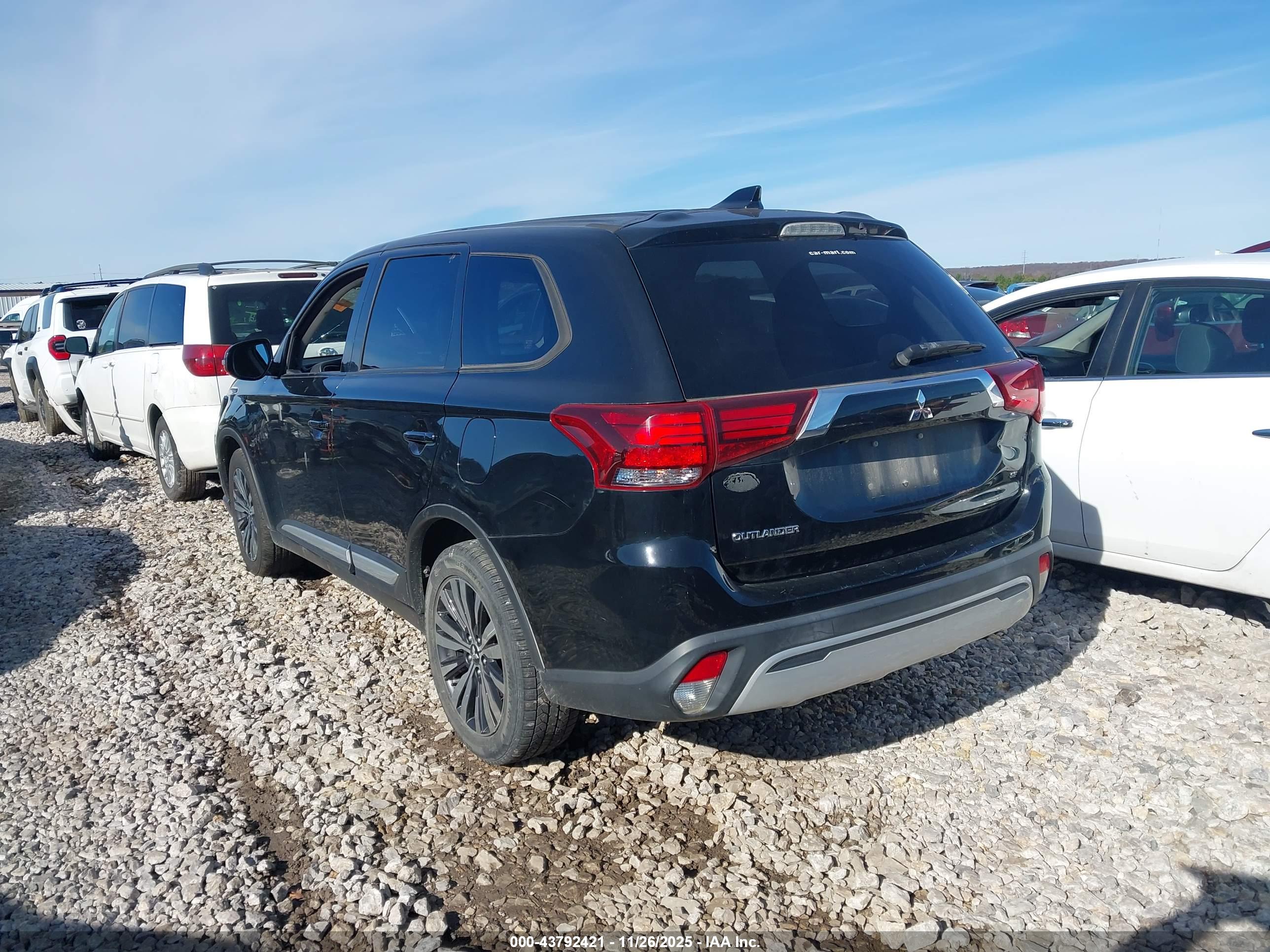 MITSUBISHI OUTLANDER image 3