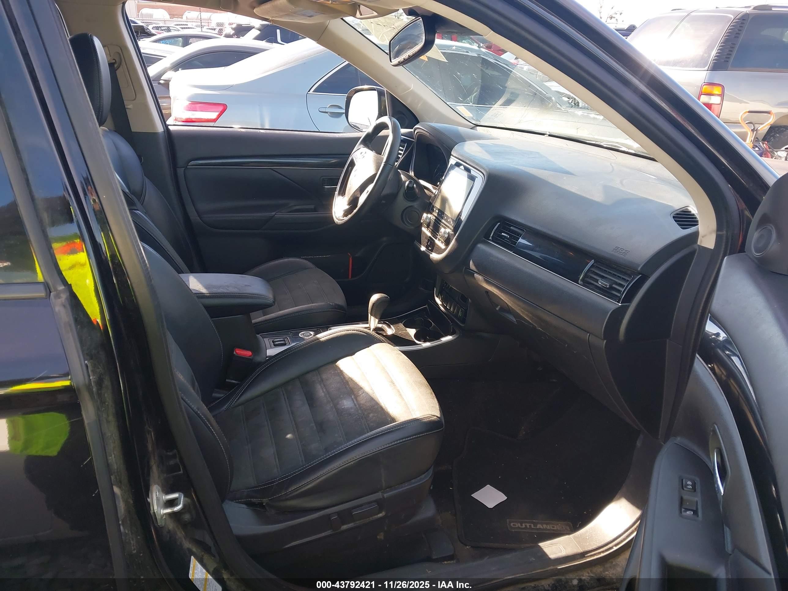 MITSUBISHI OUTLANDER image 5