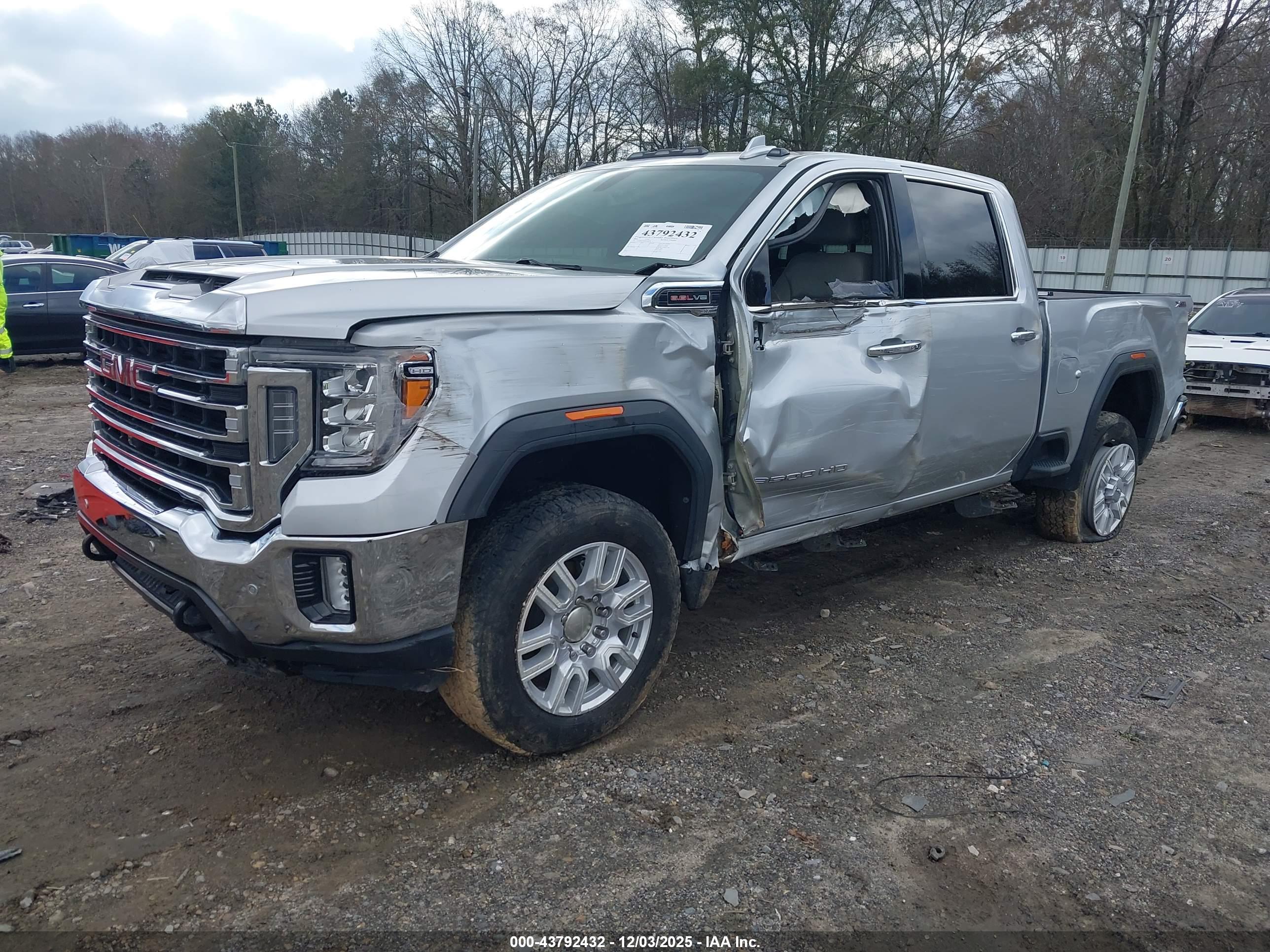 GMC SIERRA image 2