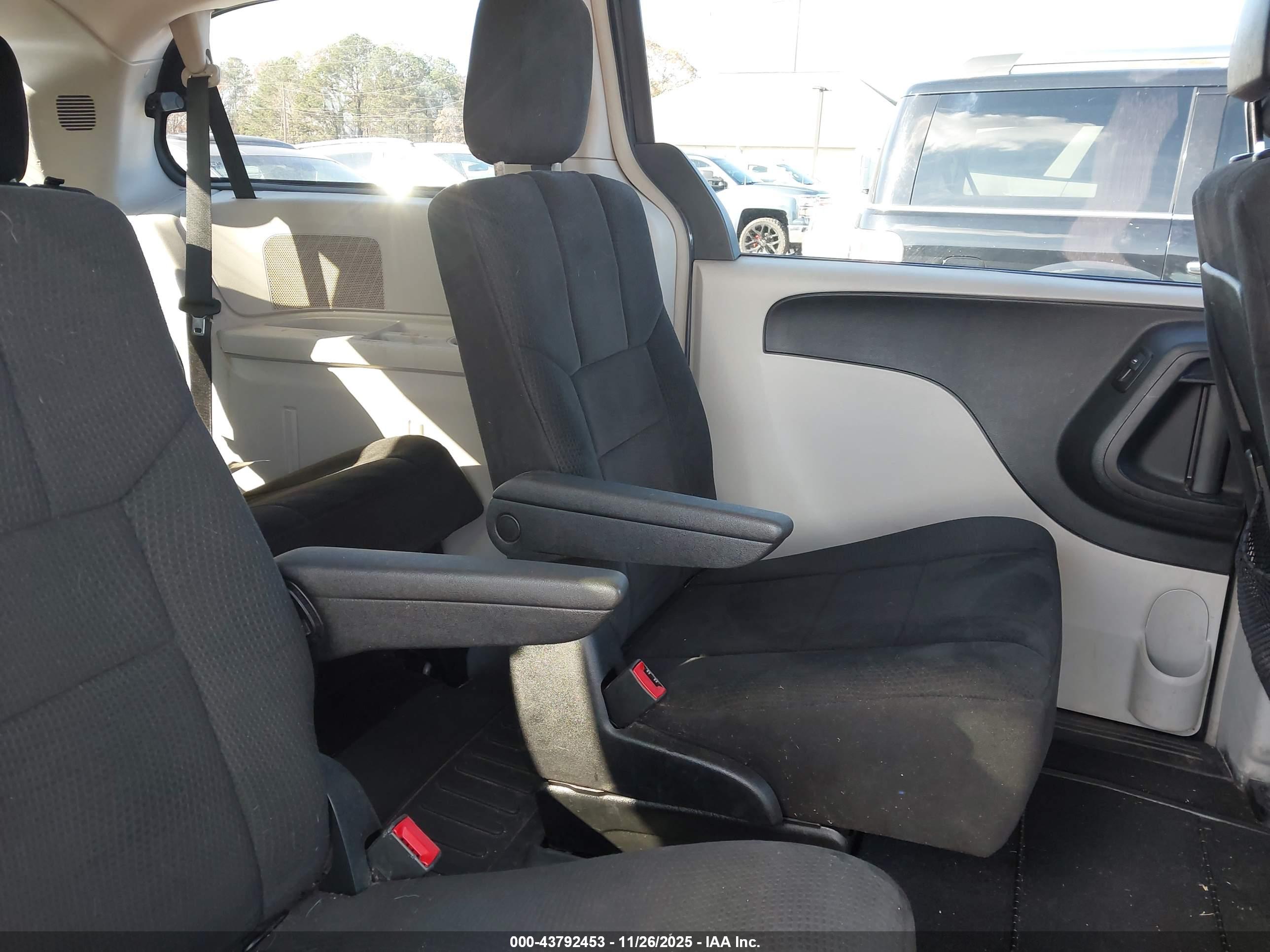 DODGE GRAND image 8