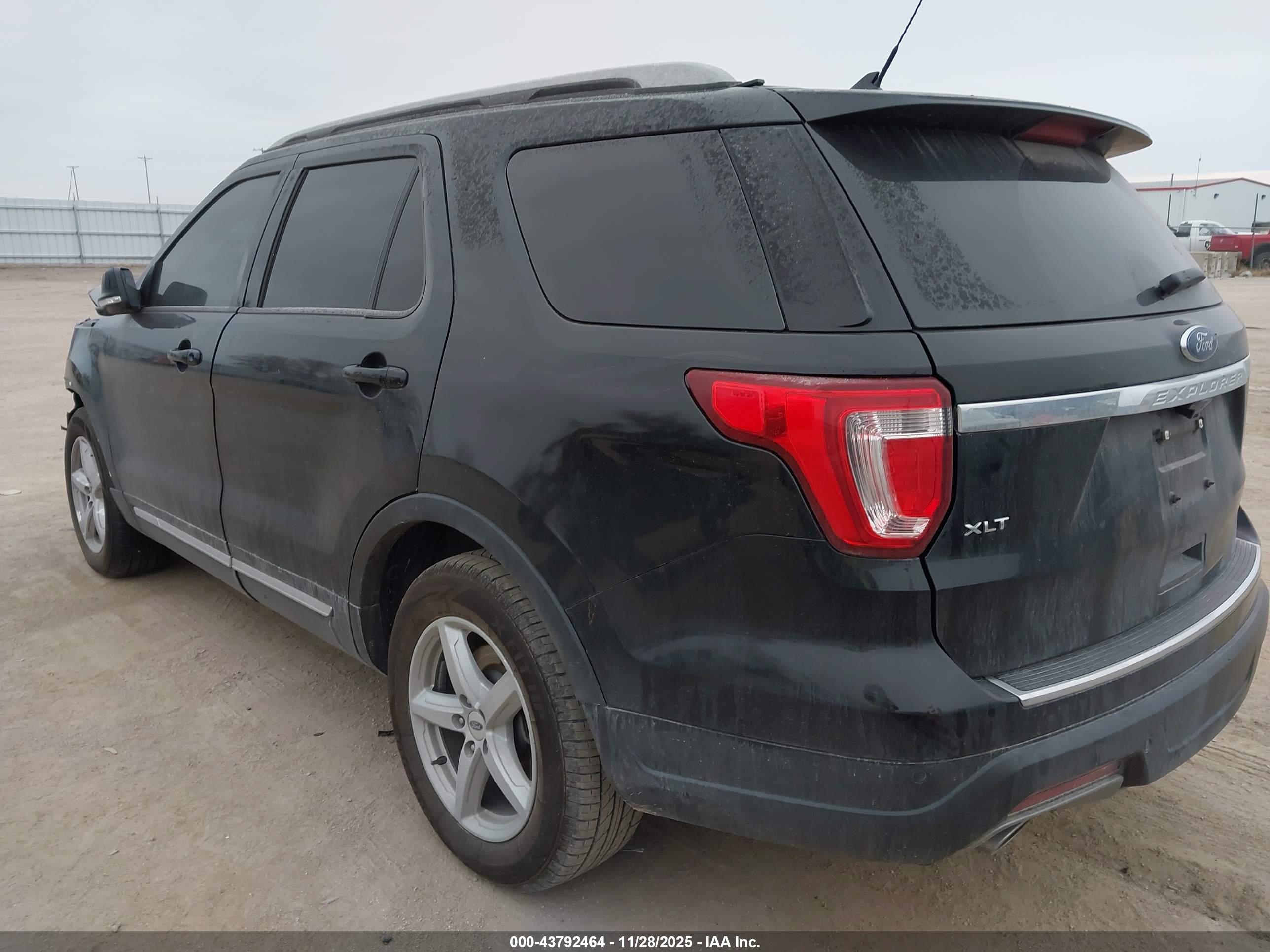 FORD EXPLORER image 3