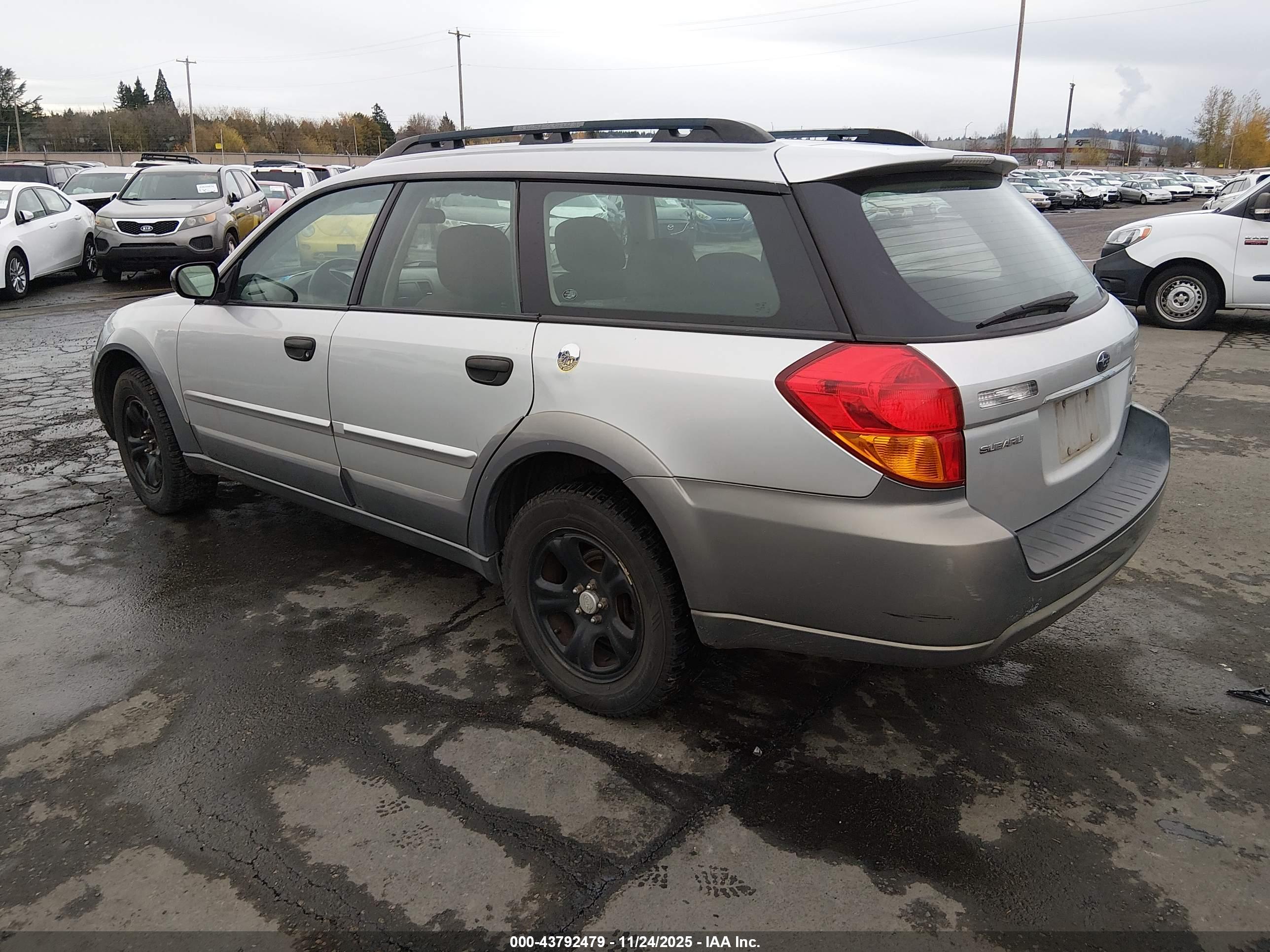 SUBARU OUTBACK image 3
