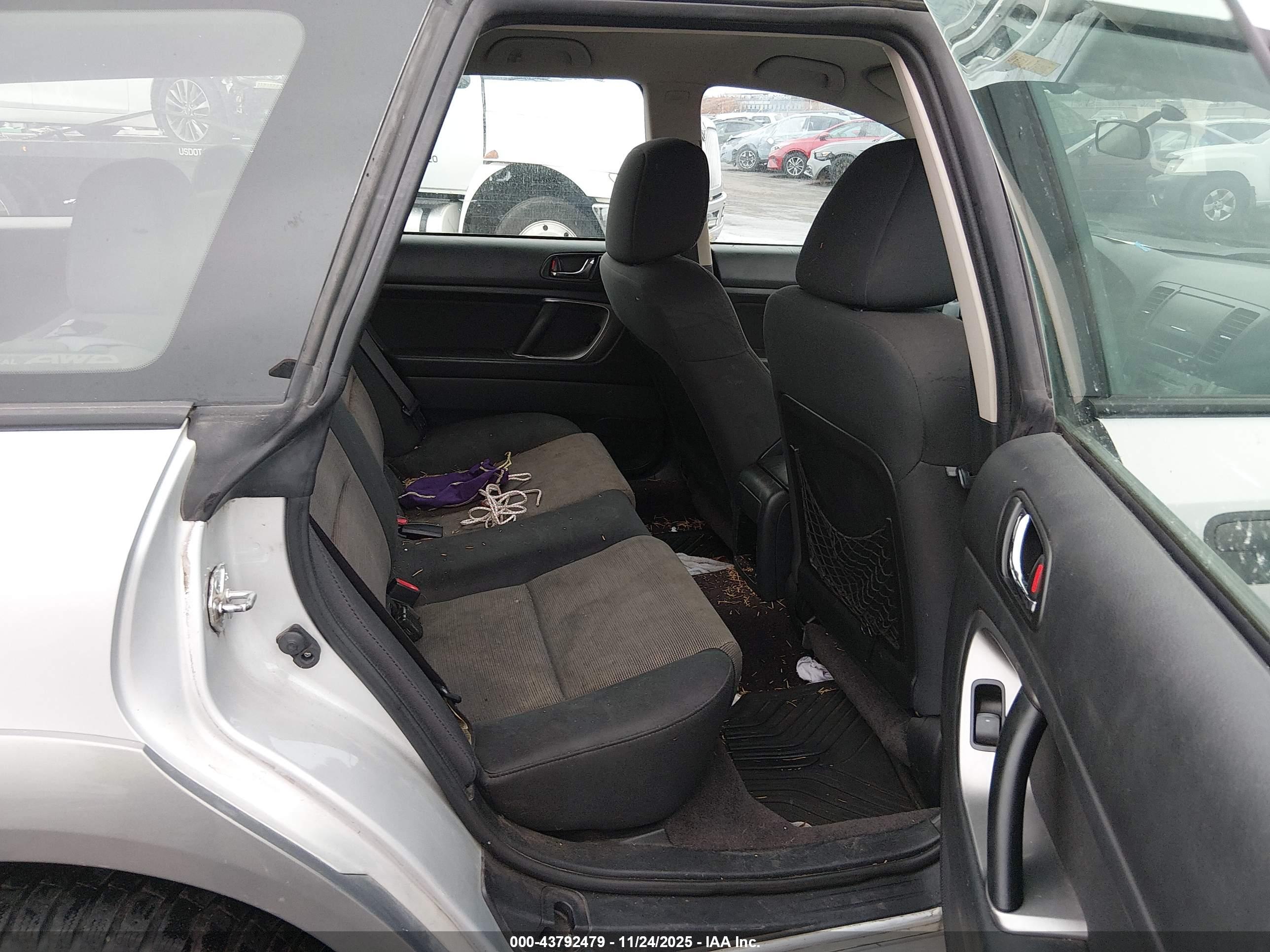 SUBARU OUTBACK image 8